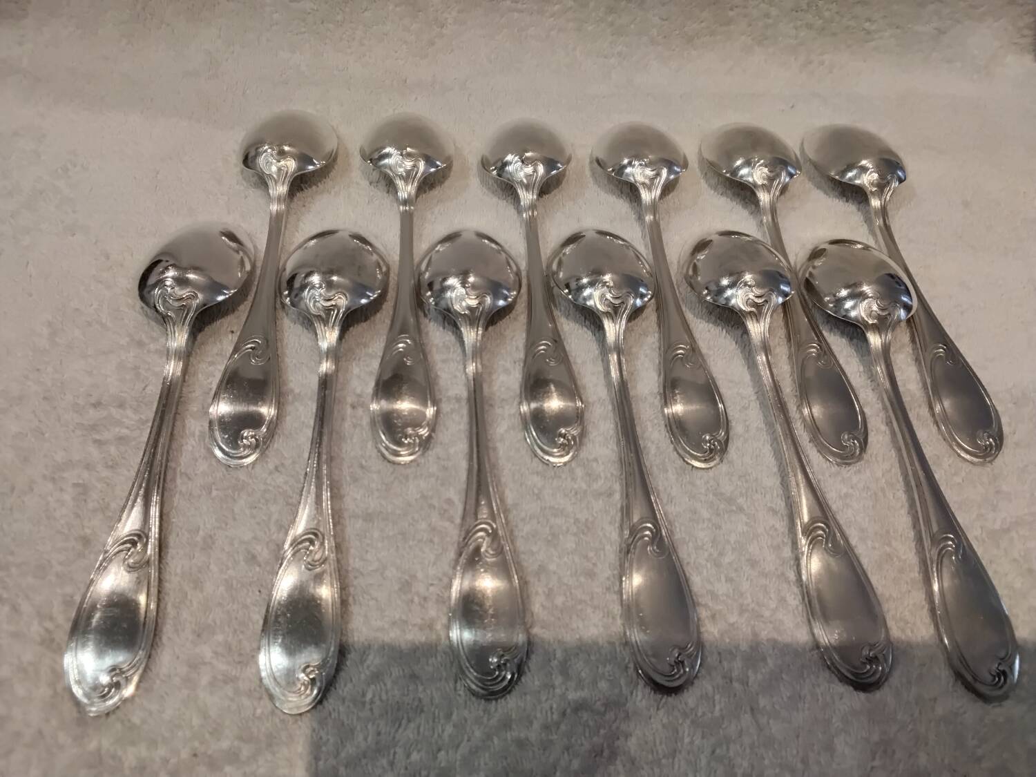 12 silver-plated metal soup spoons, Ercuis silversmith, Mousseline pattern, 22.1cm