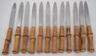 Série 24 couteaux manches bambou 1960, 12 de table + 12 entremets, dessert
