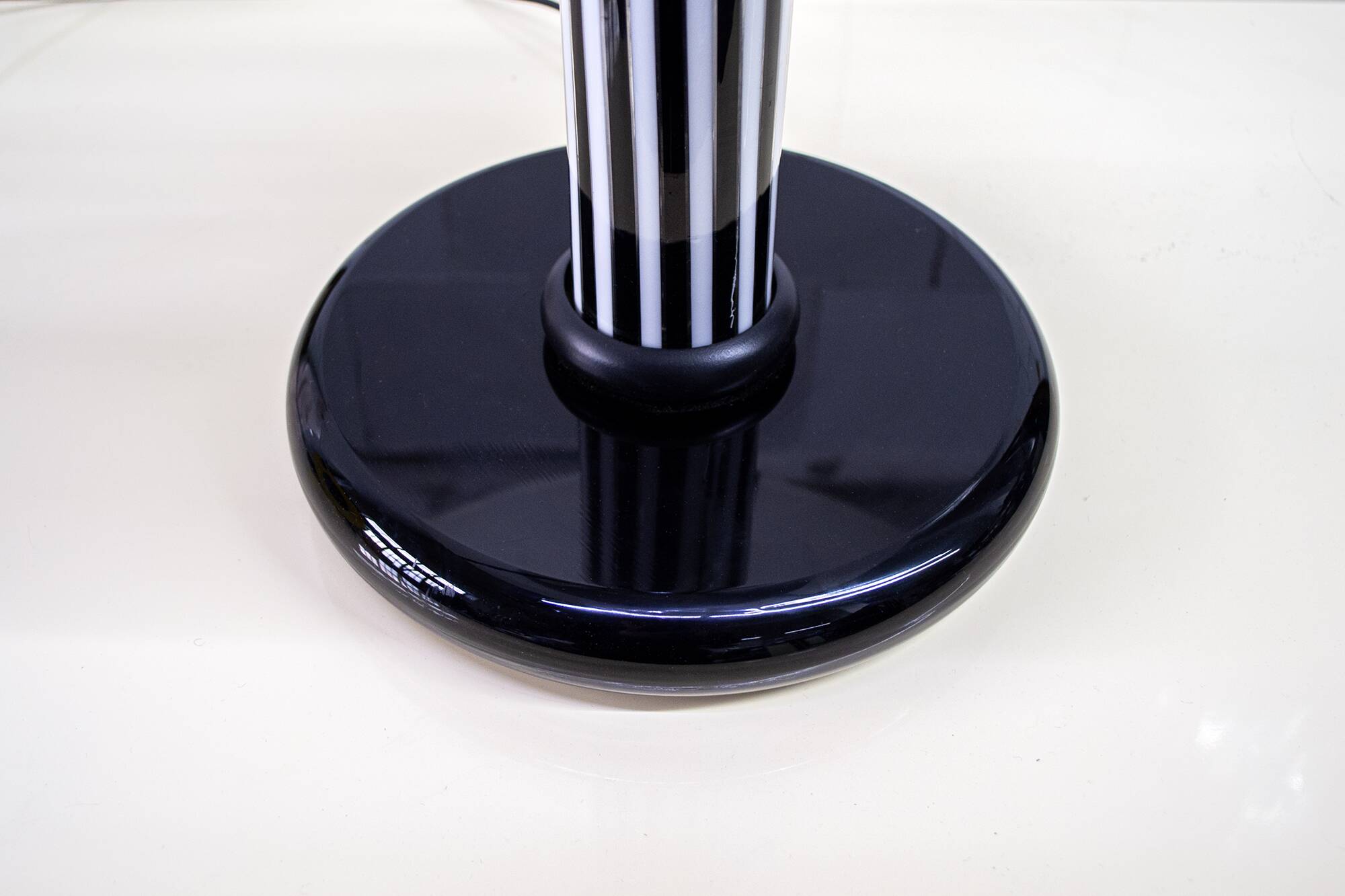 Lampe de table en verre et plastique Italie 1970