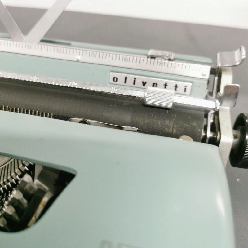 Olivetti Typewriter - Lettera 32