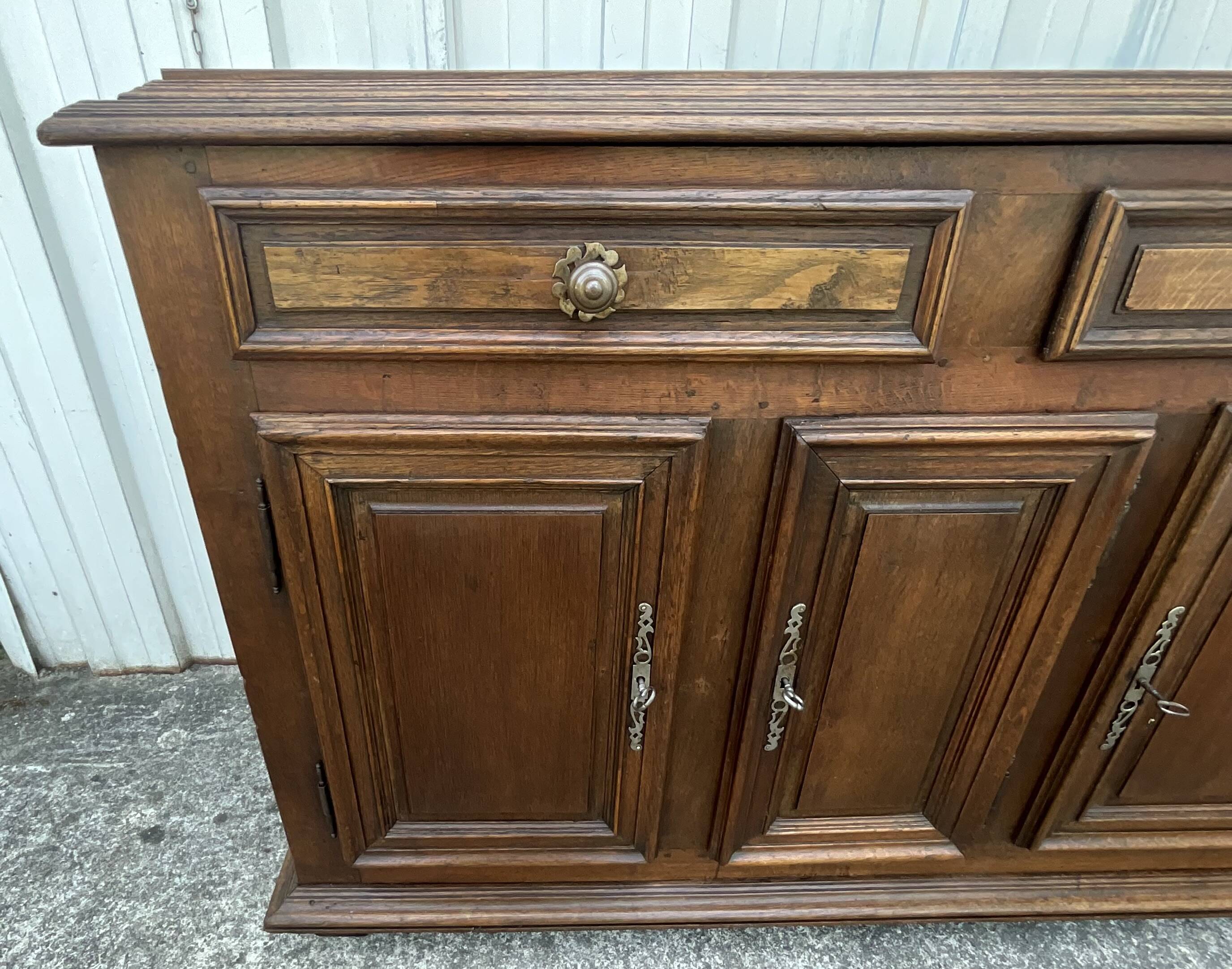 Country-style sideboard in solid oak – 18th century