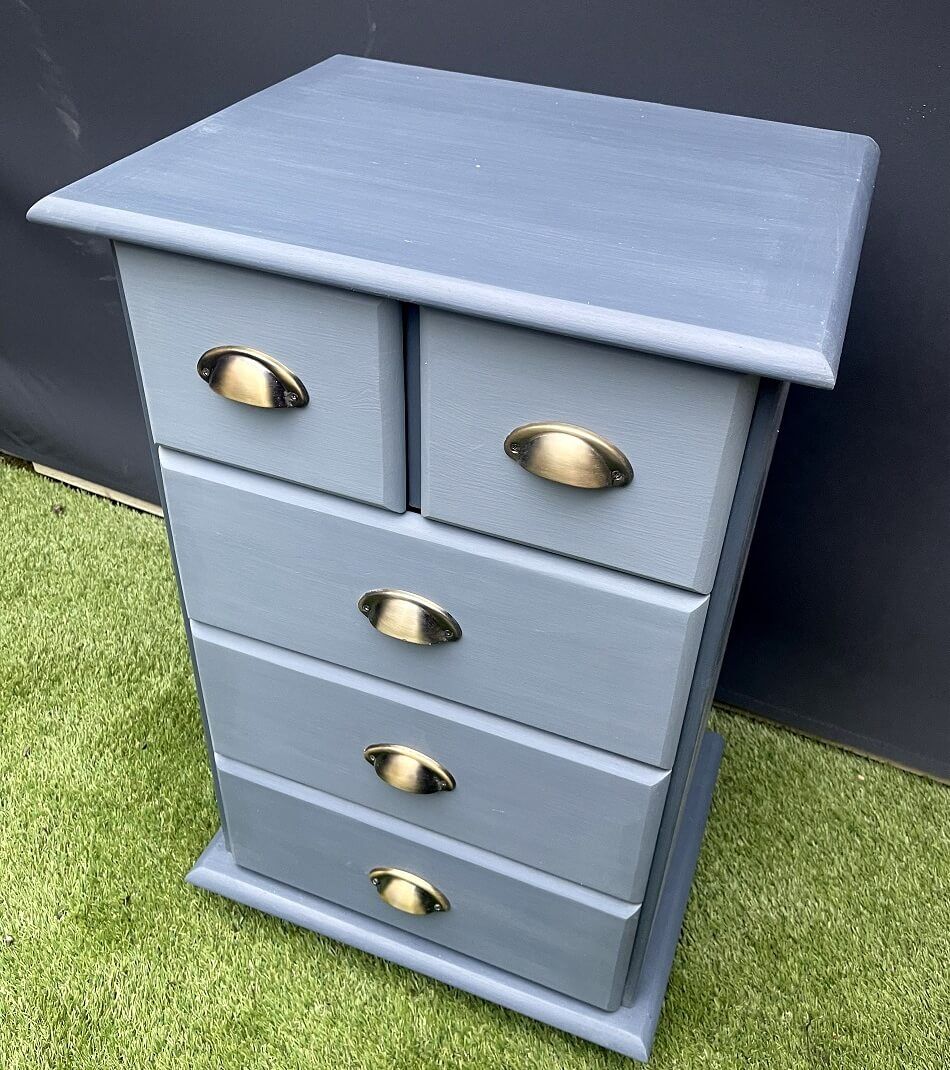 Ragpicker shades of gray