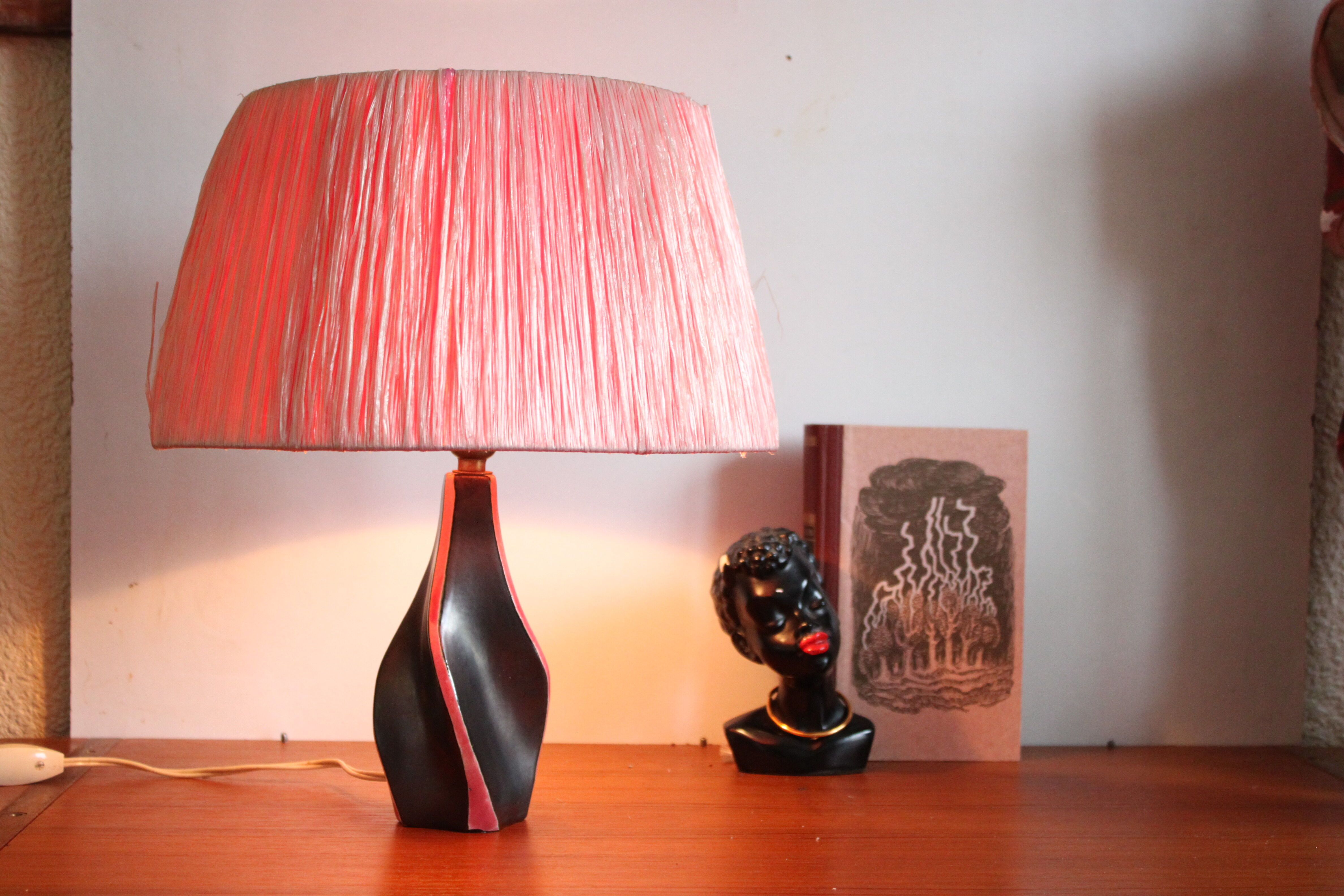 Table lamp in rafia and ceramic black pink 1950