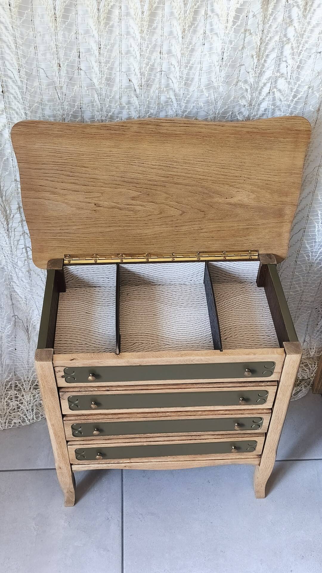 Small chest of drawers/nightstand