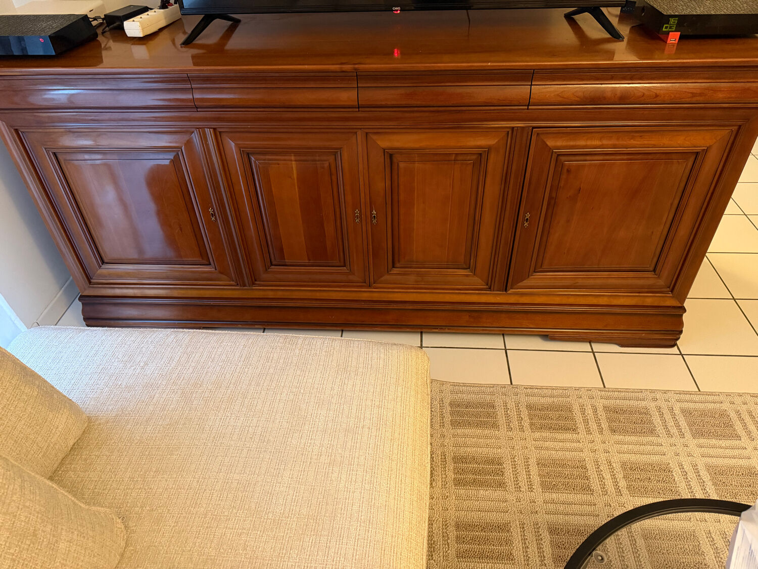 set of 2 solid wood furniture pieces