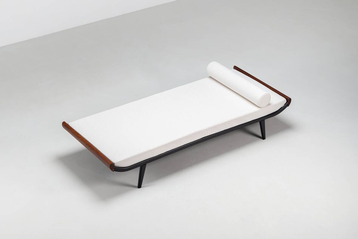 Dick Cordemeijer Cleopatra daybed for Auping in white fabric The Netherlands 1954