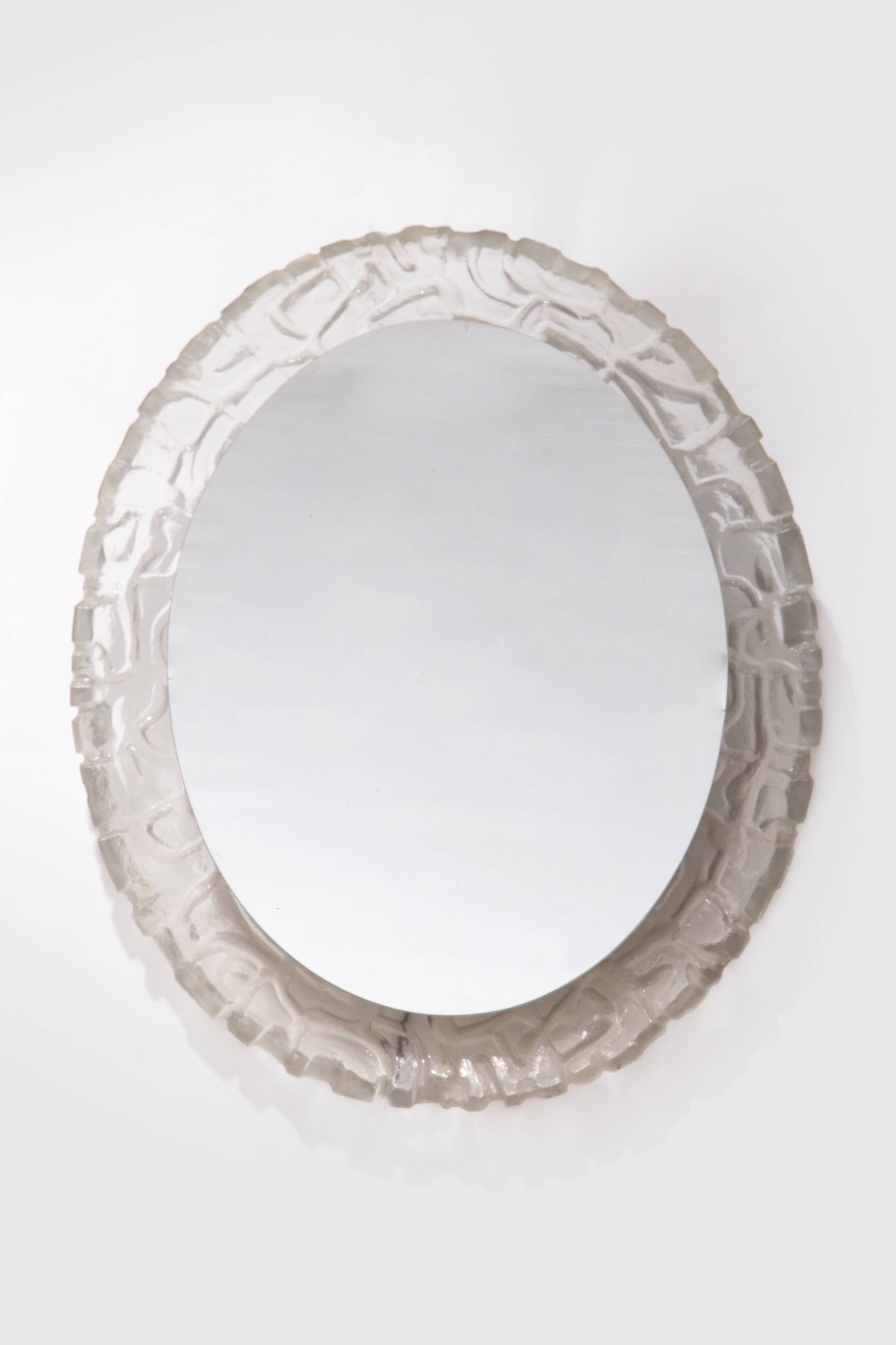 Miroir mural de salle de bain ovale avec éclairage et bord en plexiglas - Hillebrand