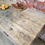 Workbench with drawers