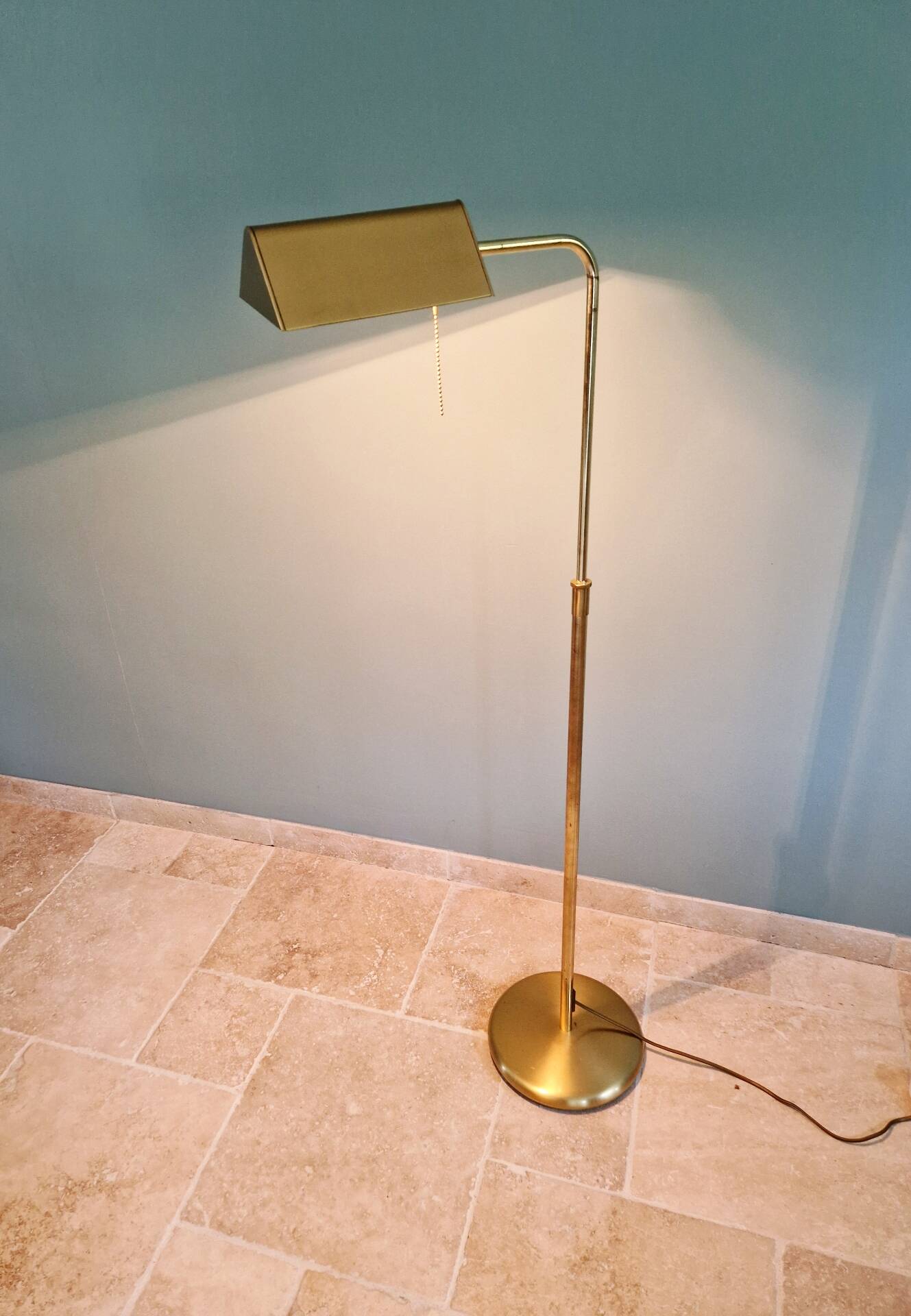 Articulated brass floor lamp, Hollywood Regency style, 1970s-80s.