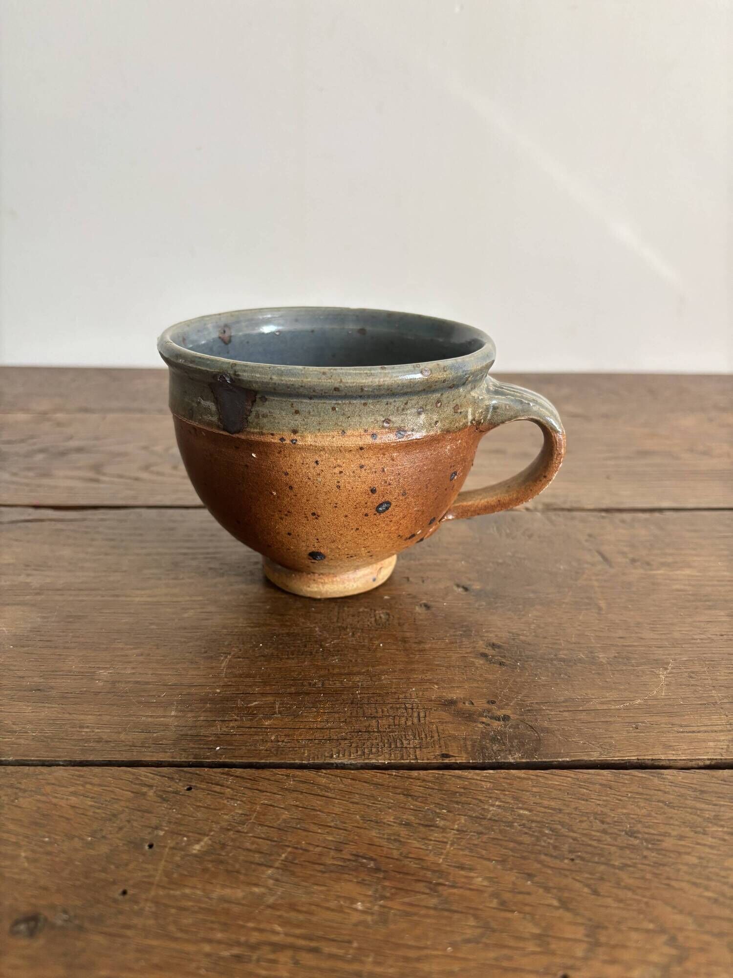 Grande tasse en grès Pierre Digan – bleu gris et terre cuite