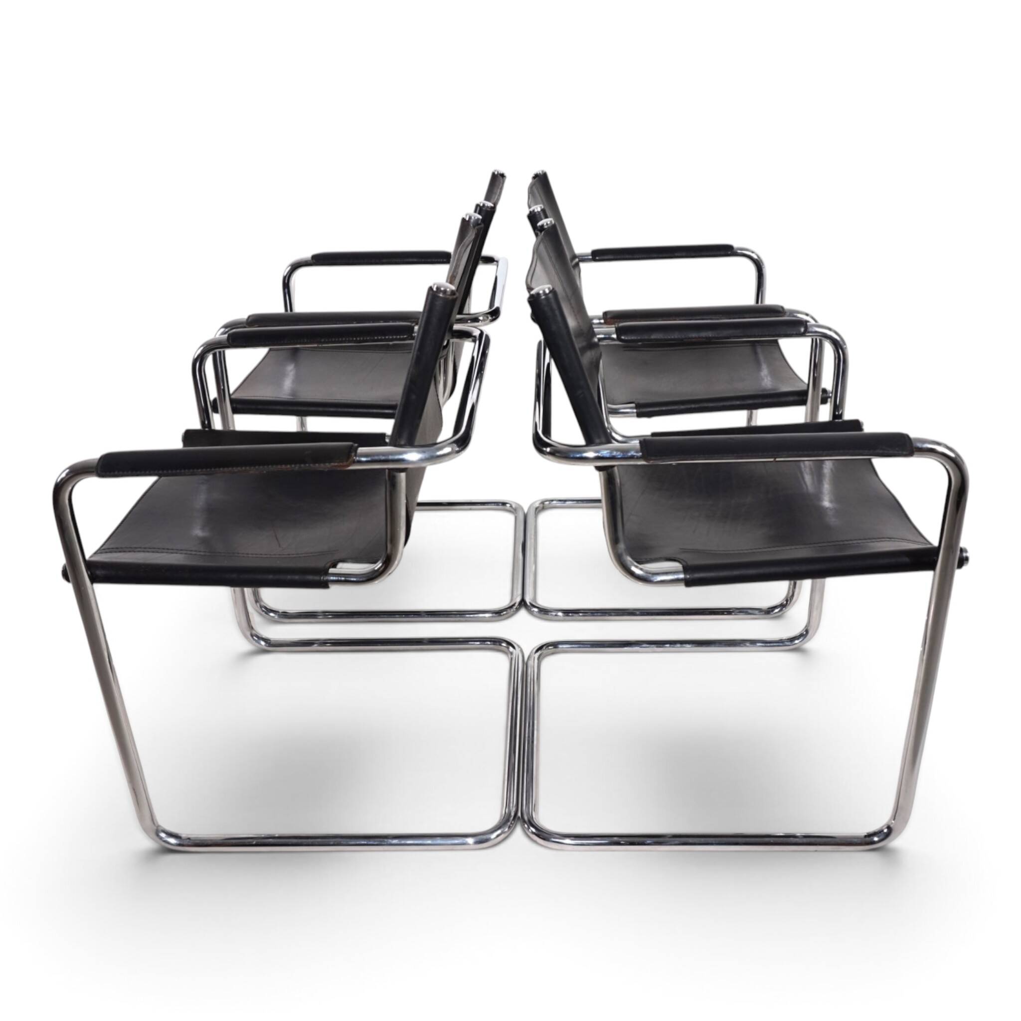 Ensemble de 4 chaises visiteur Matteo Grassi en cuir/chrome, chaises cantilever, 1970.