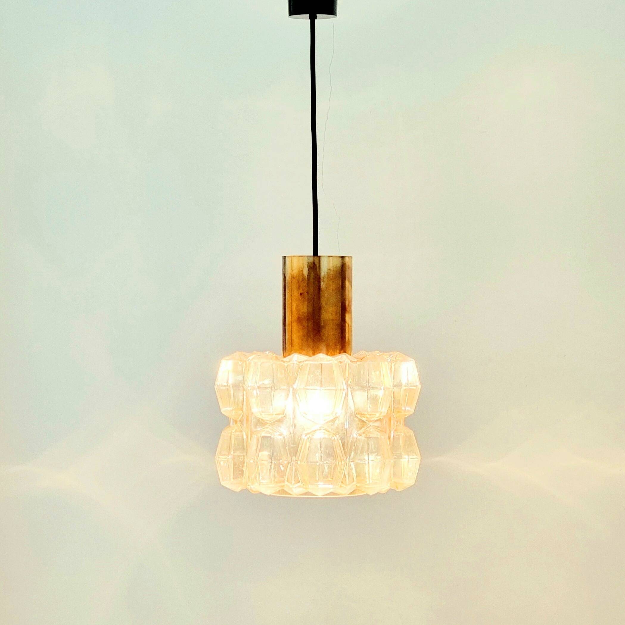 Grand lustre en verre en forme de diamant ambre par Helena Tynell pour Limburg, Allemagne, années 1960.