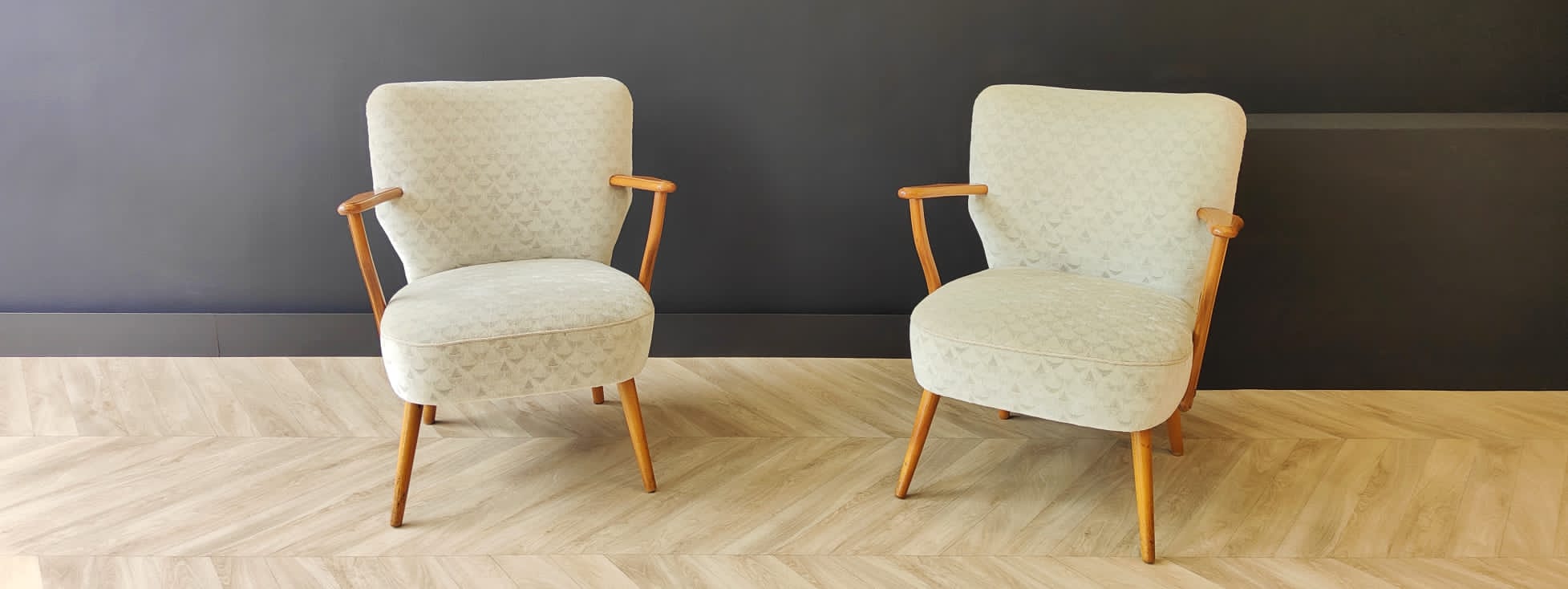 Two Mid Century cocktail chairs | set of 2 chairs