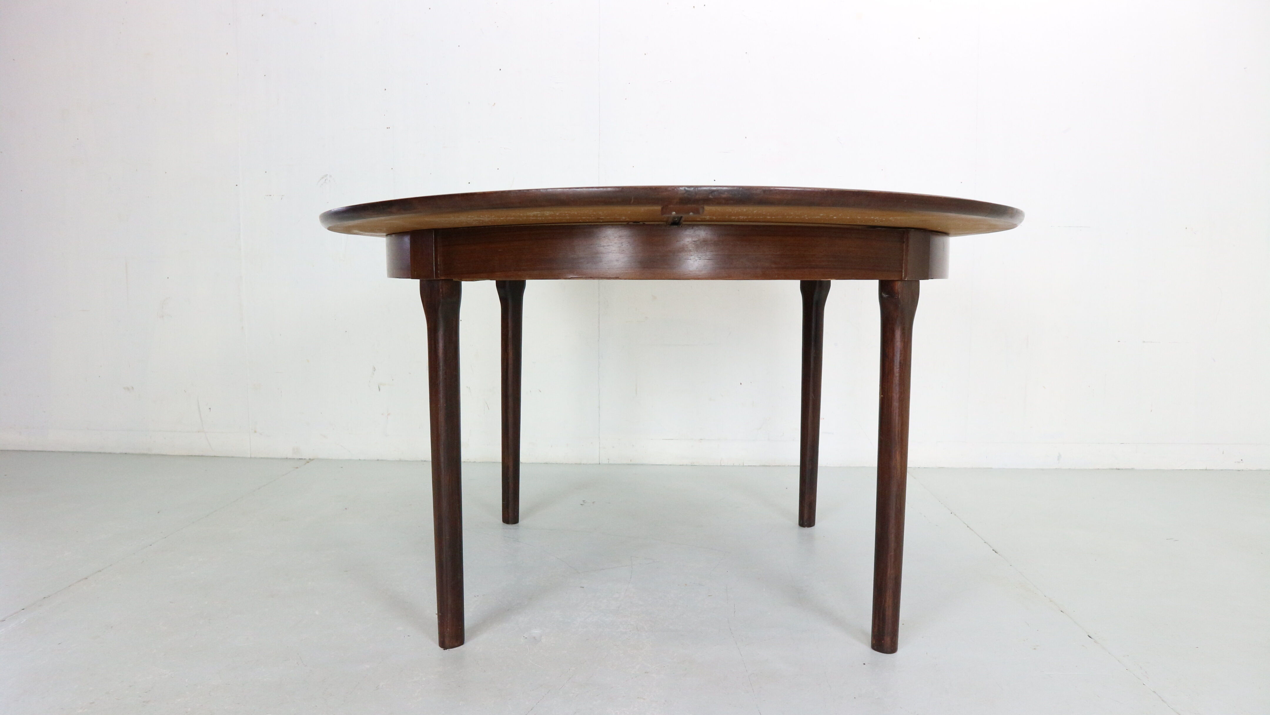 Scandinavian Modern Extendable Oval/Round Dinning Table, 1960, Denmark