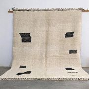 Beni Ourain carpet from the Atlas, made with traditional artisanal craftsmanship.