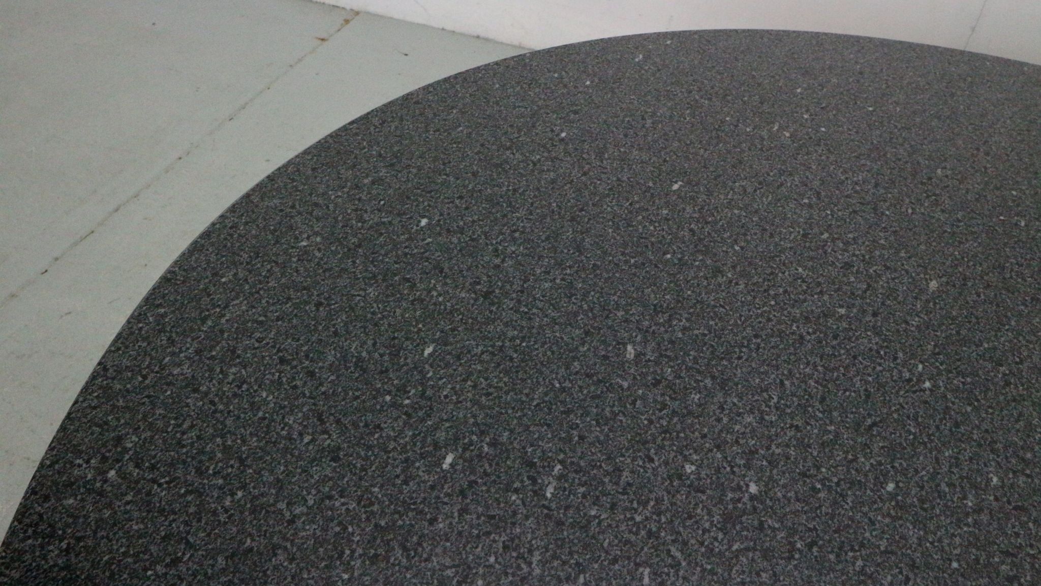 Mid-century  granite stone round coffee table, 1970's italy