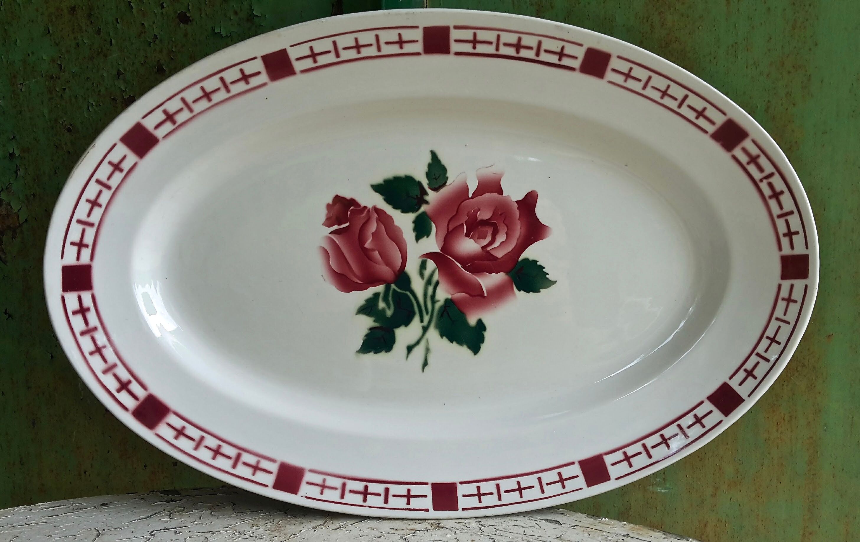 Sarreguemines and Digoin oval service plate red roses decor