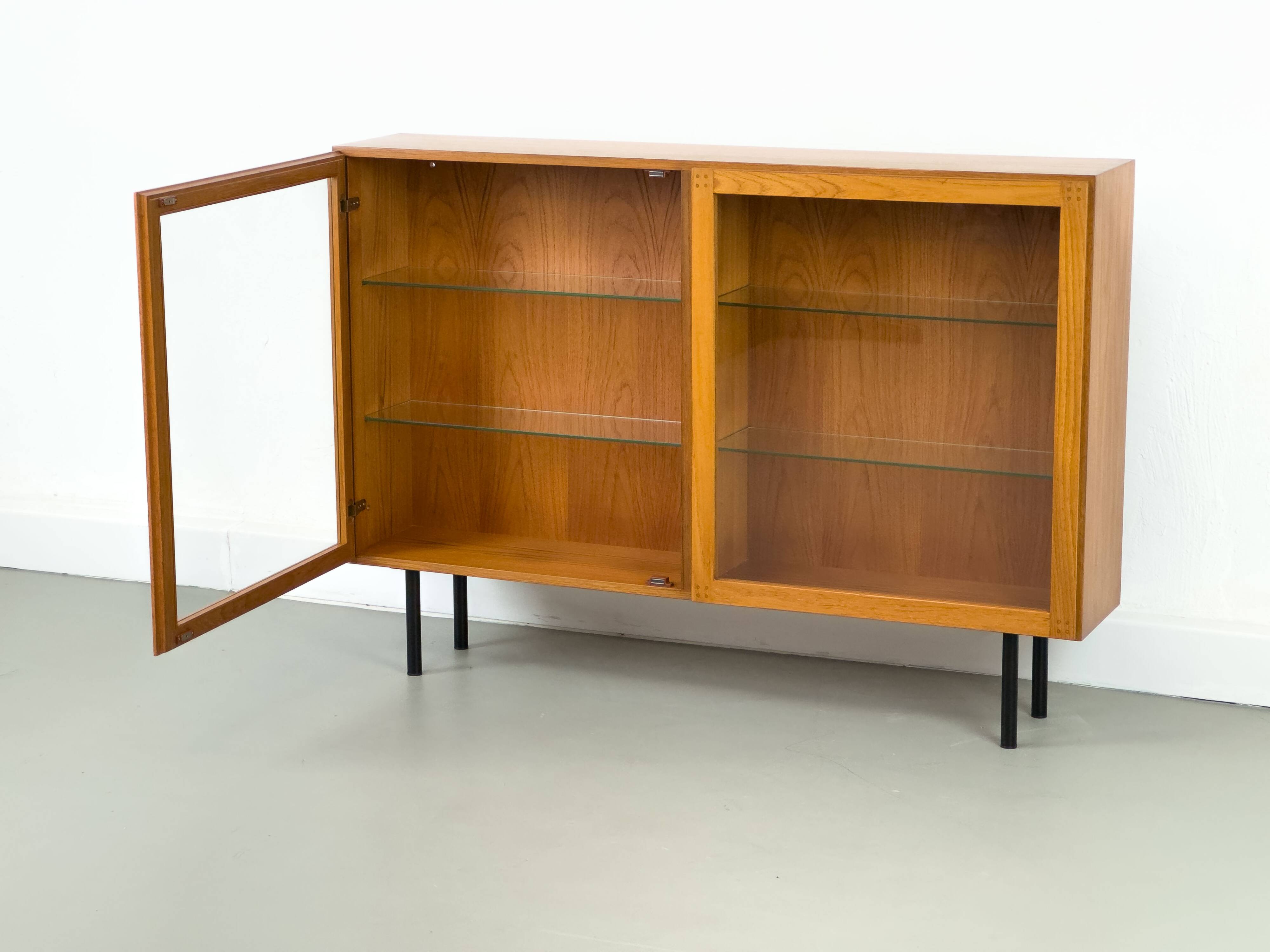 Vitrine en teck, années 1970