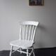 Chaise en bois blanc