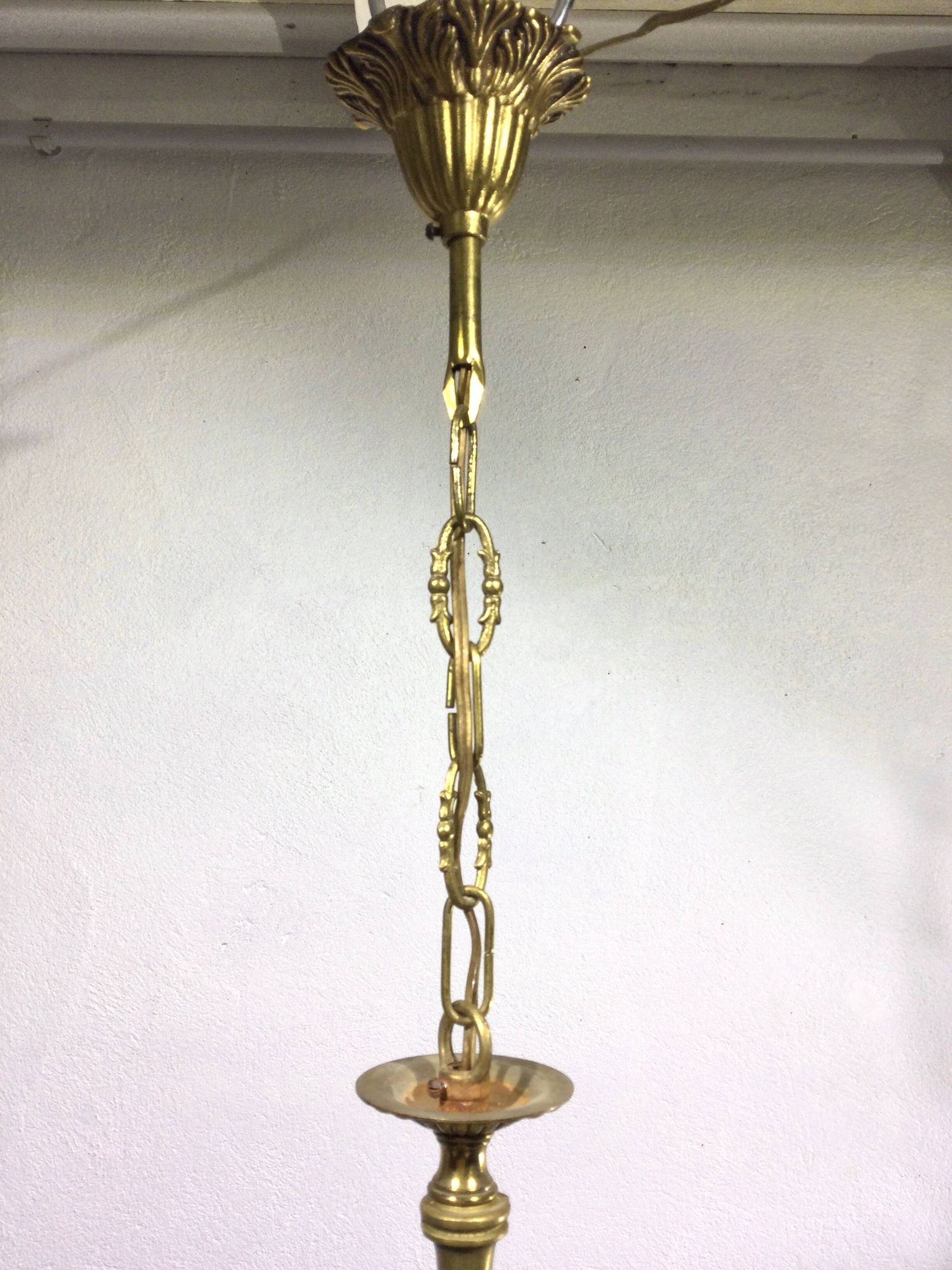 5-light chandelier in brass and tassels