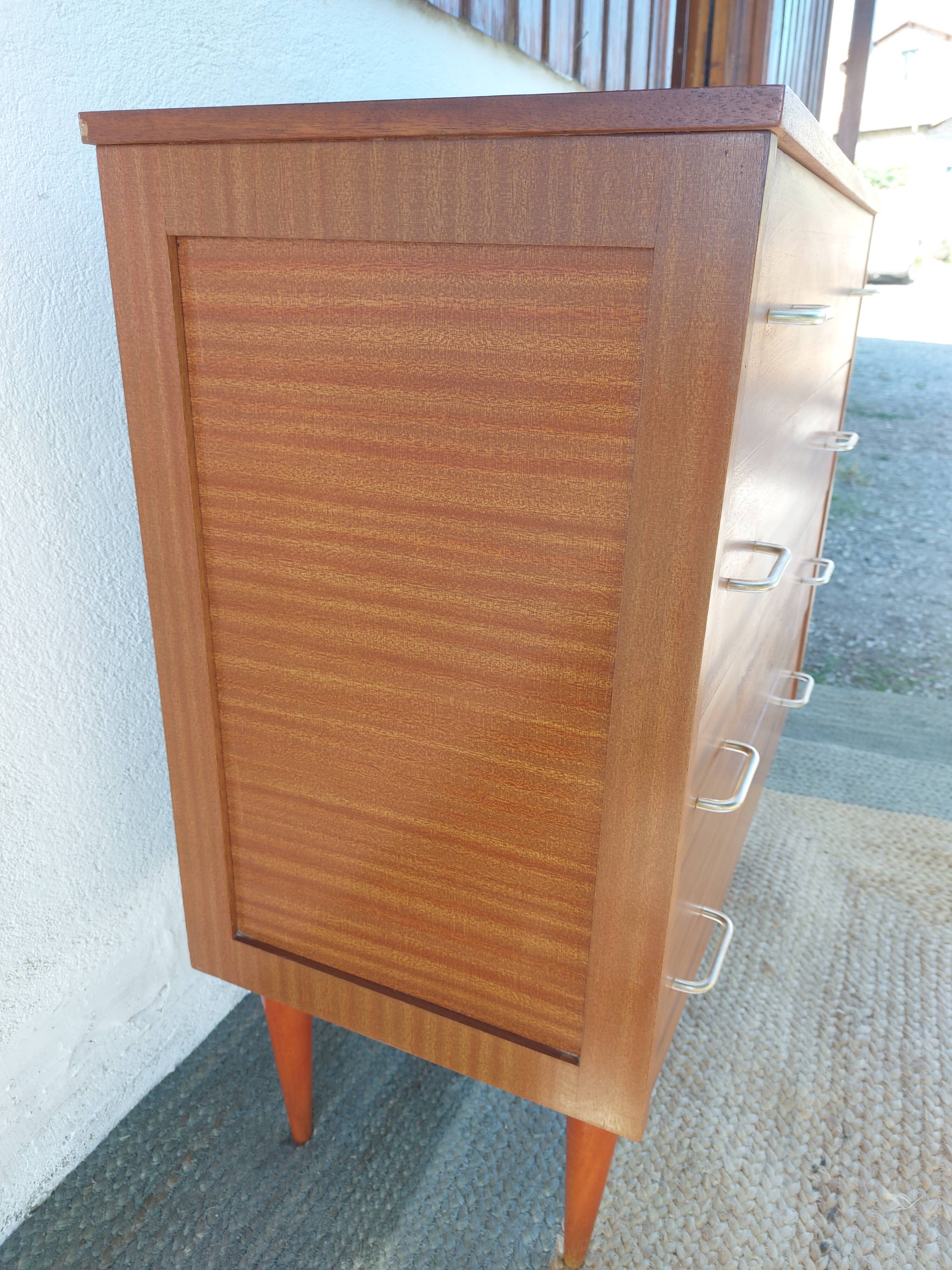 commode vintage, pieds fuseaux
