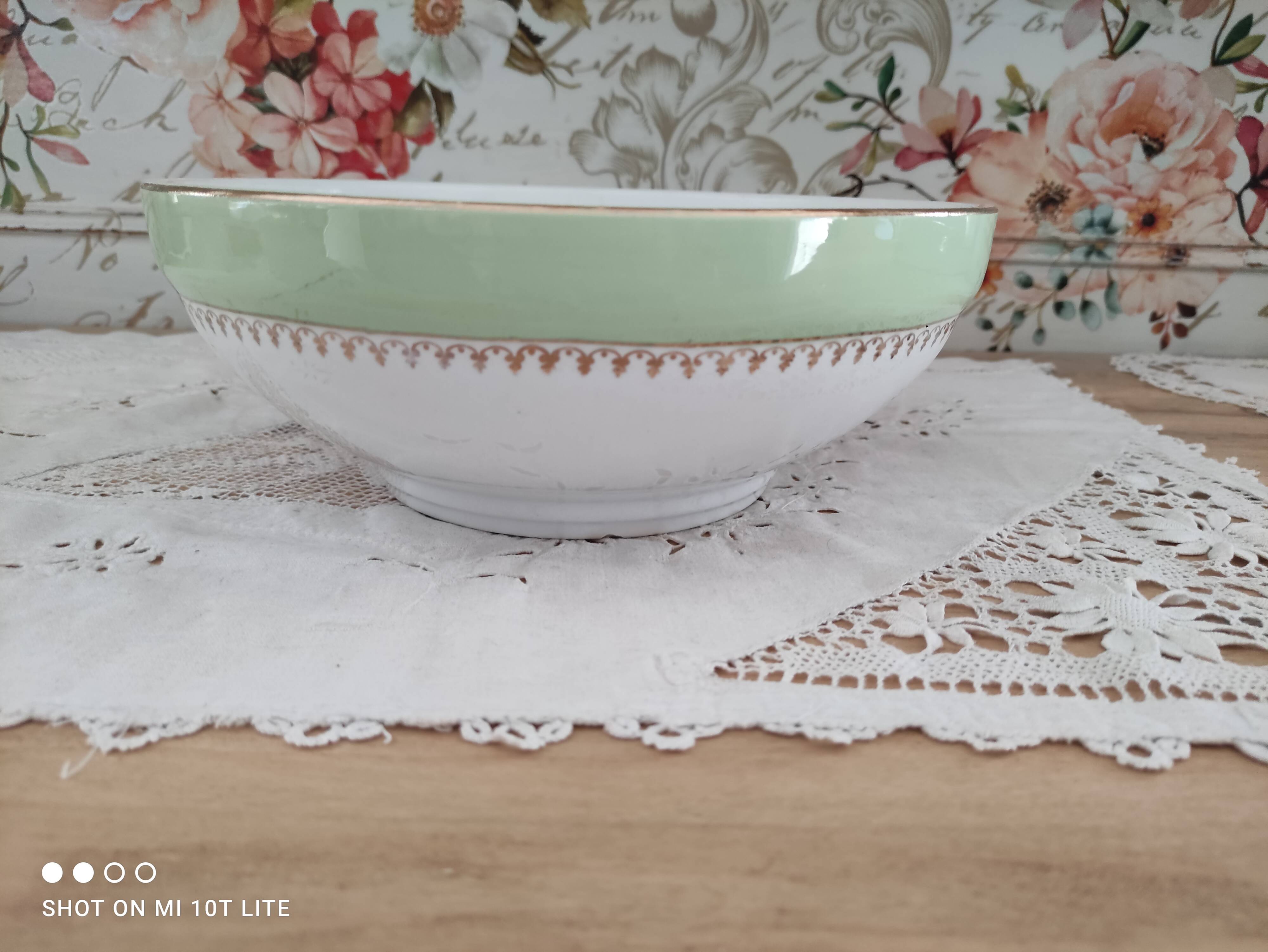 Aqua green salad bowl with golden frieze L'Amandinoise