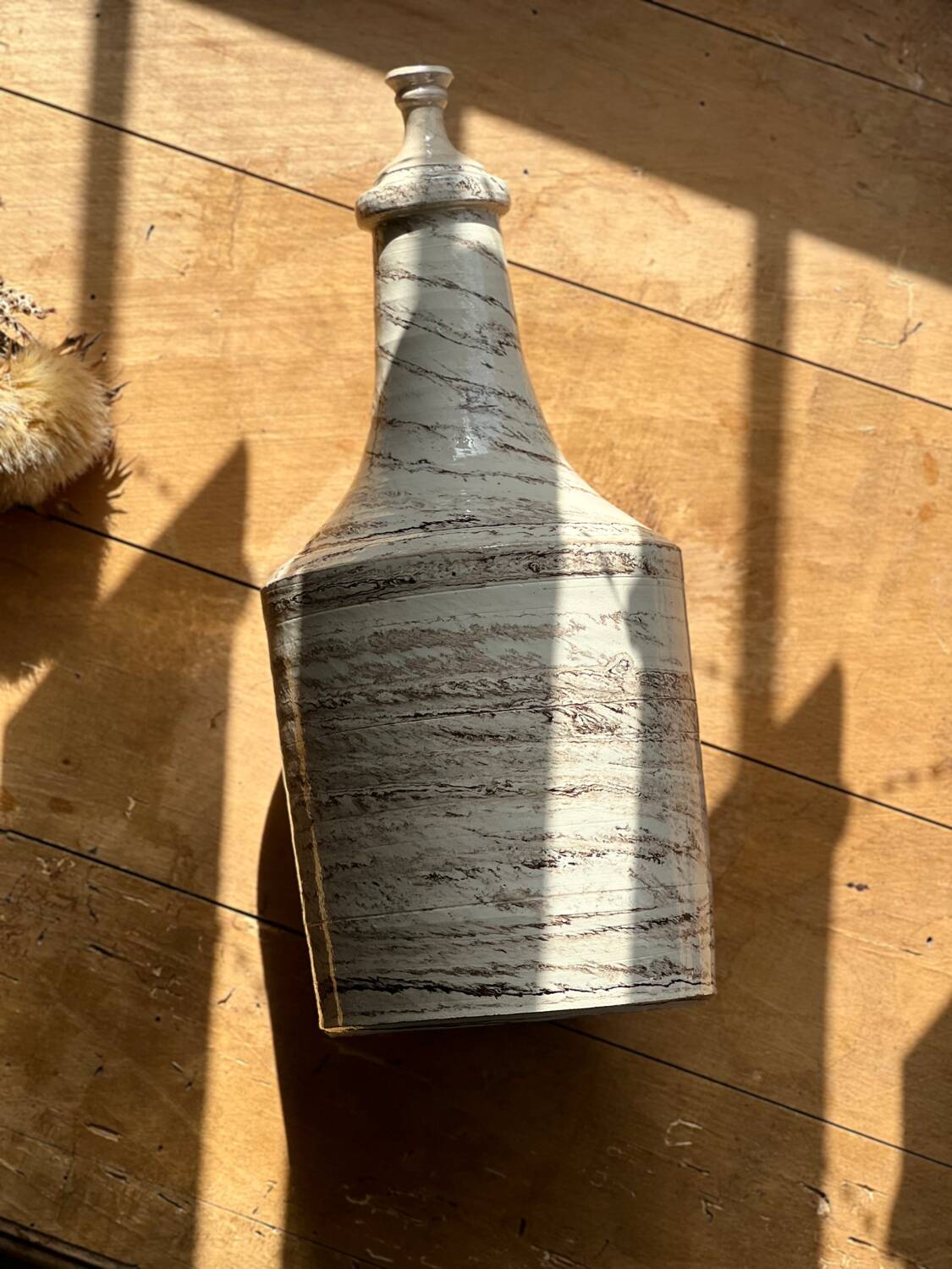 Large handcrafted bottle in glazed and marbled ceramic stoneware