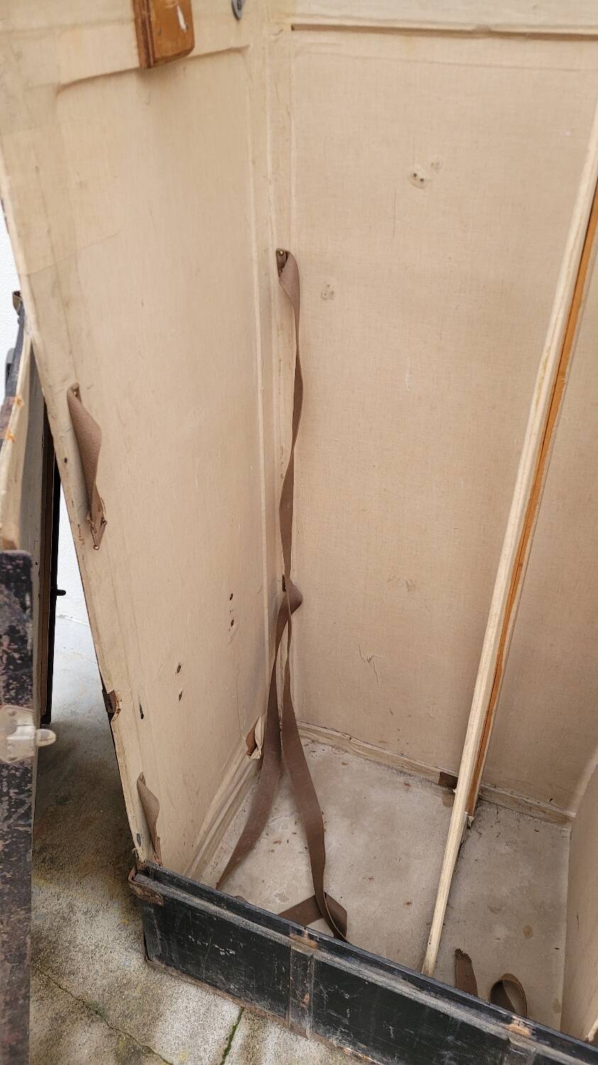 Malle cabine de la marque "La Malle Bernard" Paris -1900s