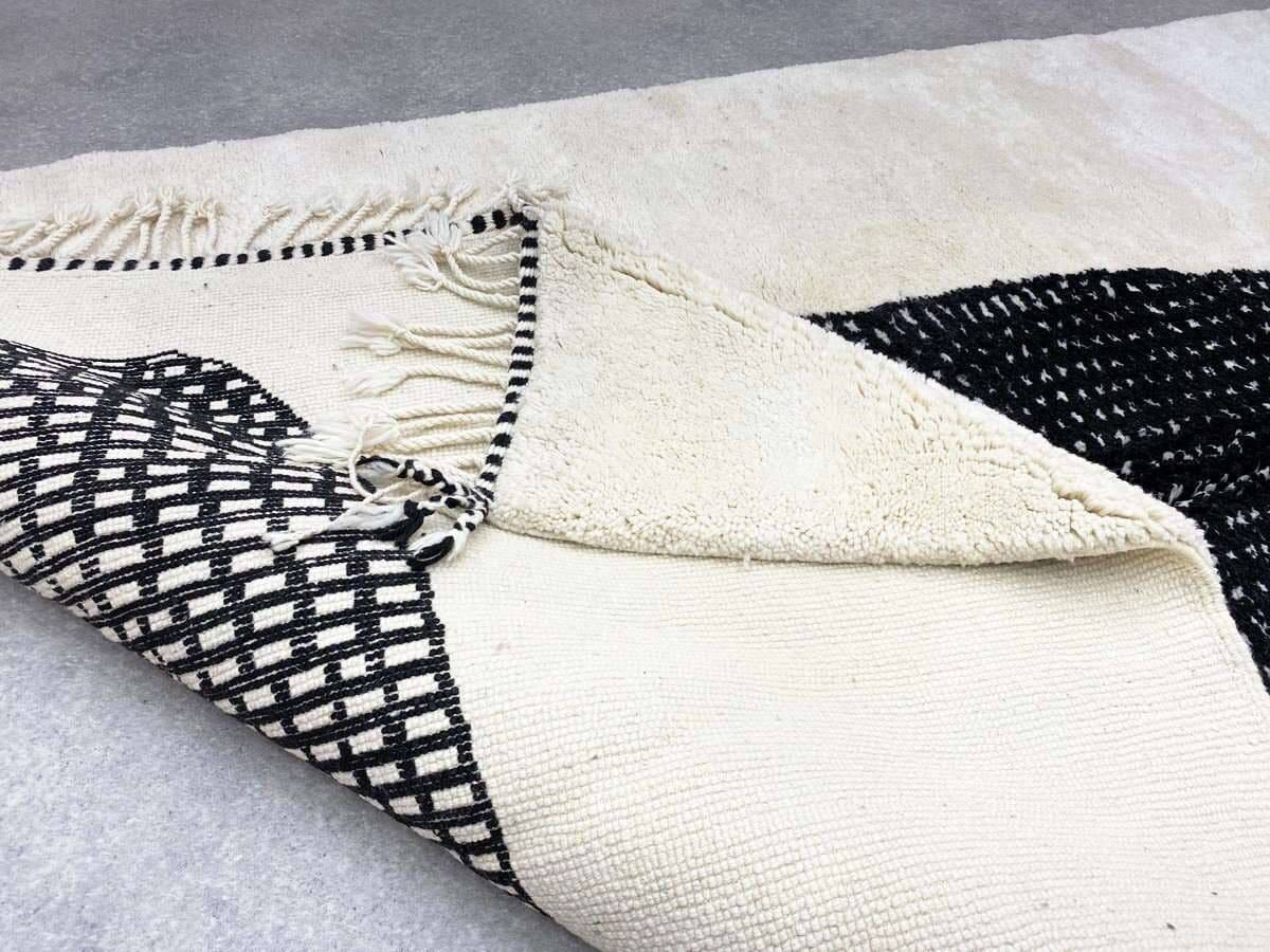 Traditional handmade Berber rug 250cmx150cm