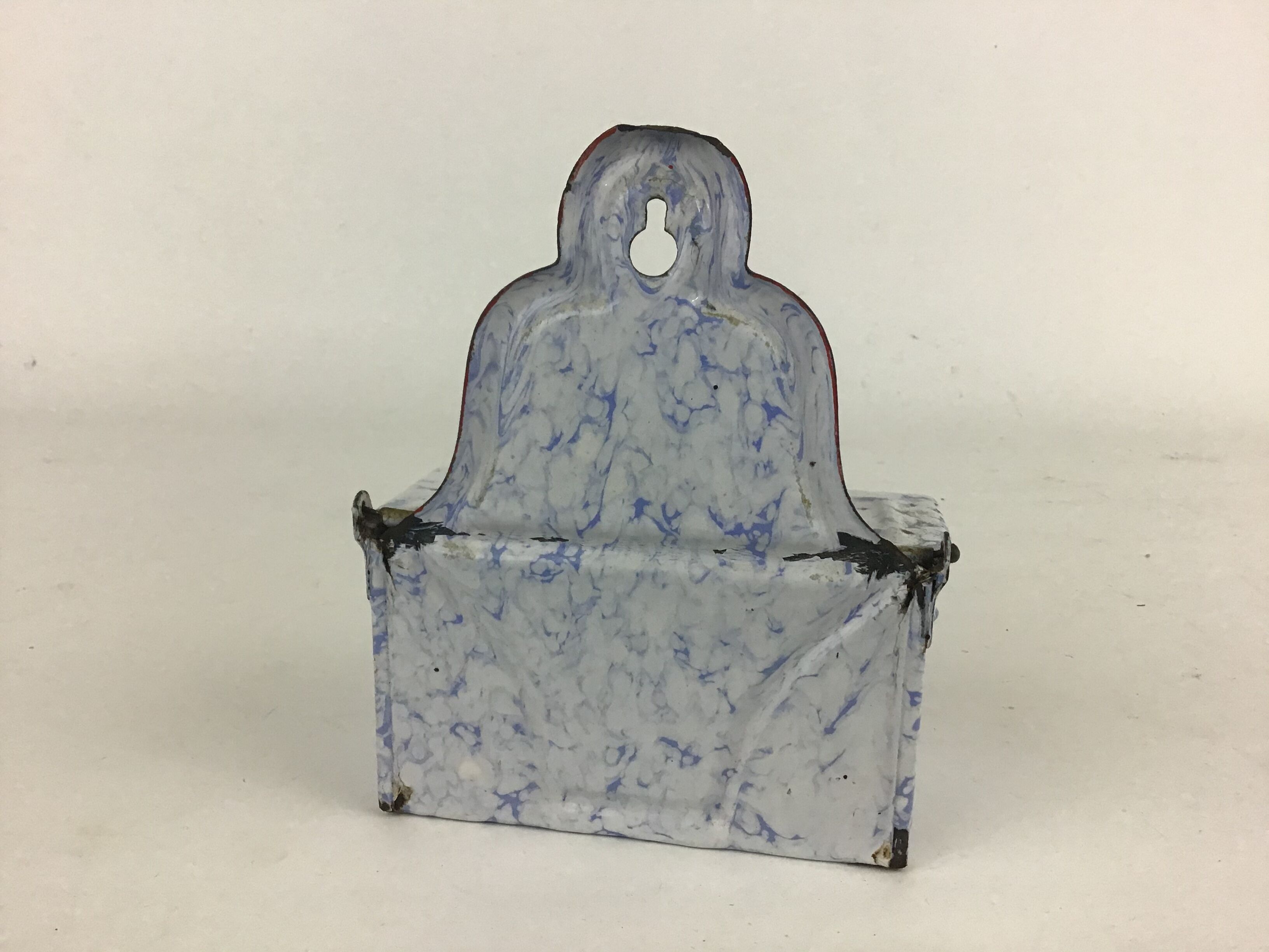 Boxe matches in sheet metal emaillee