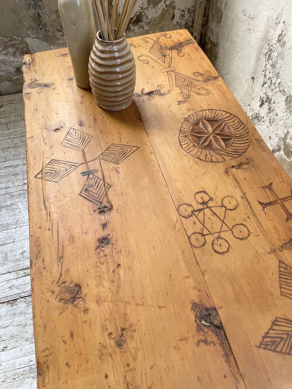 Popular art coffee table Switzerland 1900