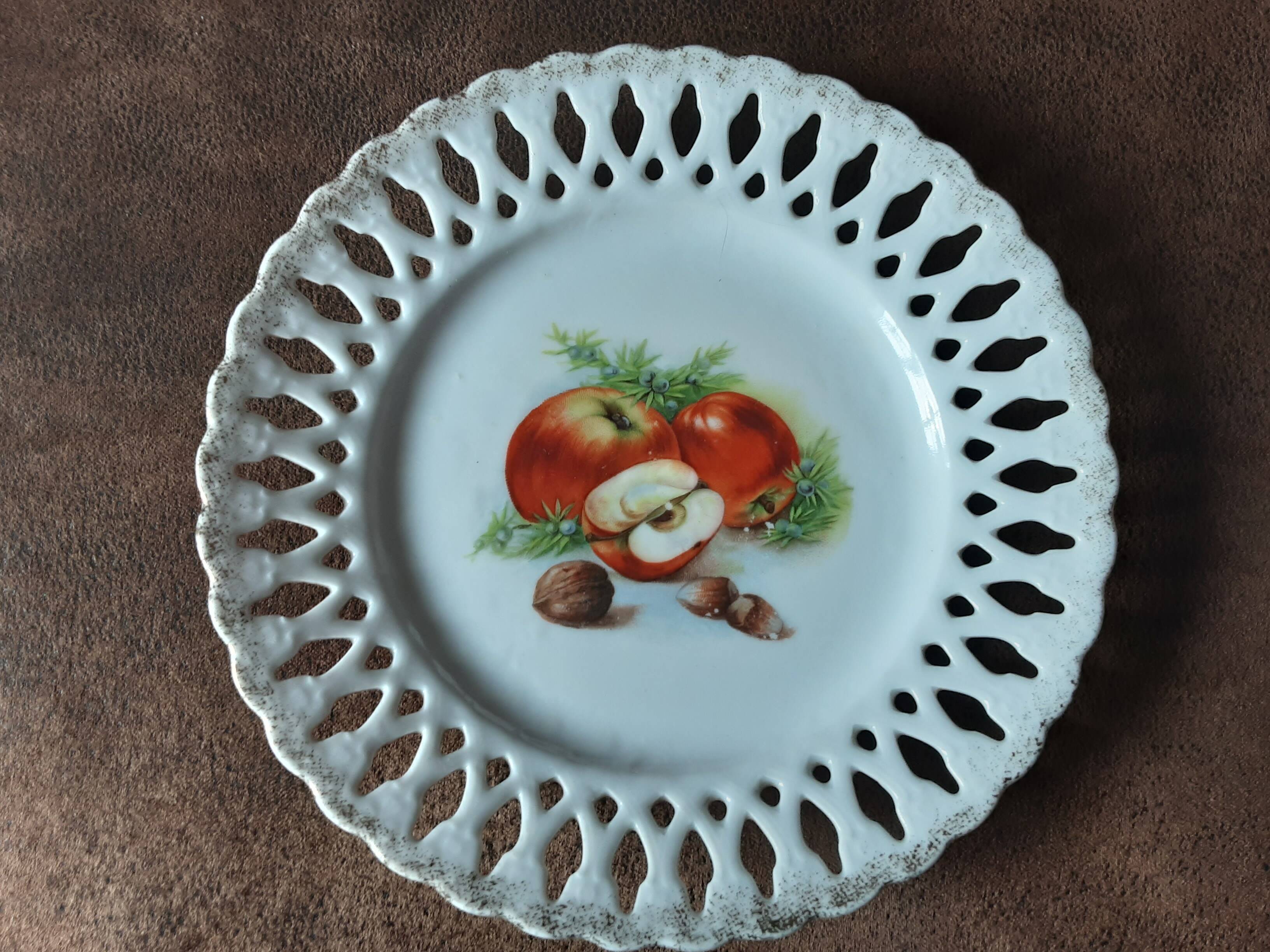 Set of 3 earthenware style plates