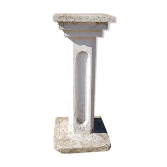 Concrete garden column