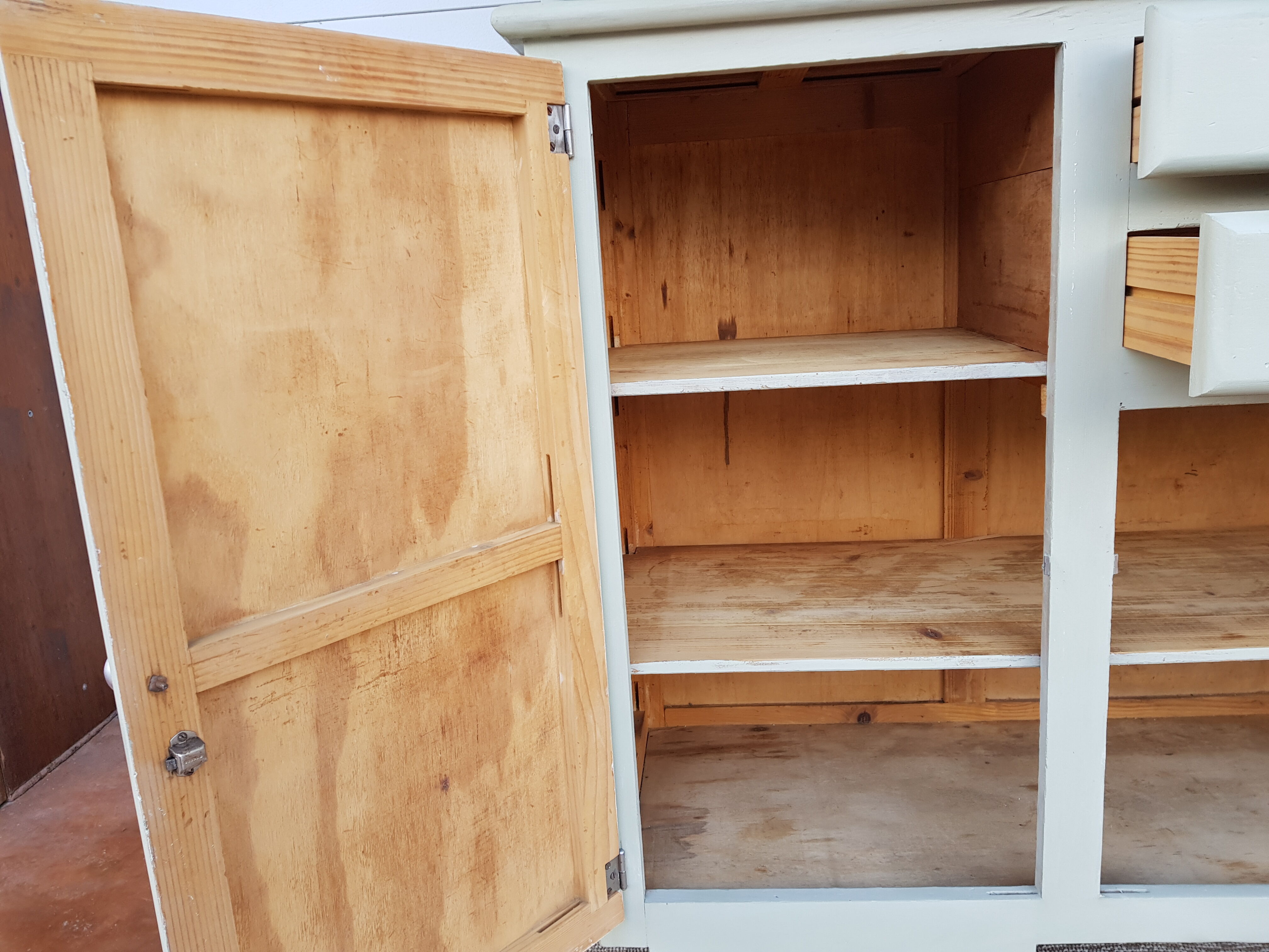 Old furniture style Mado Green/greyed 40s