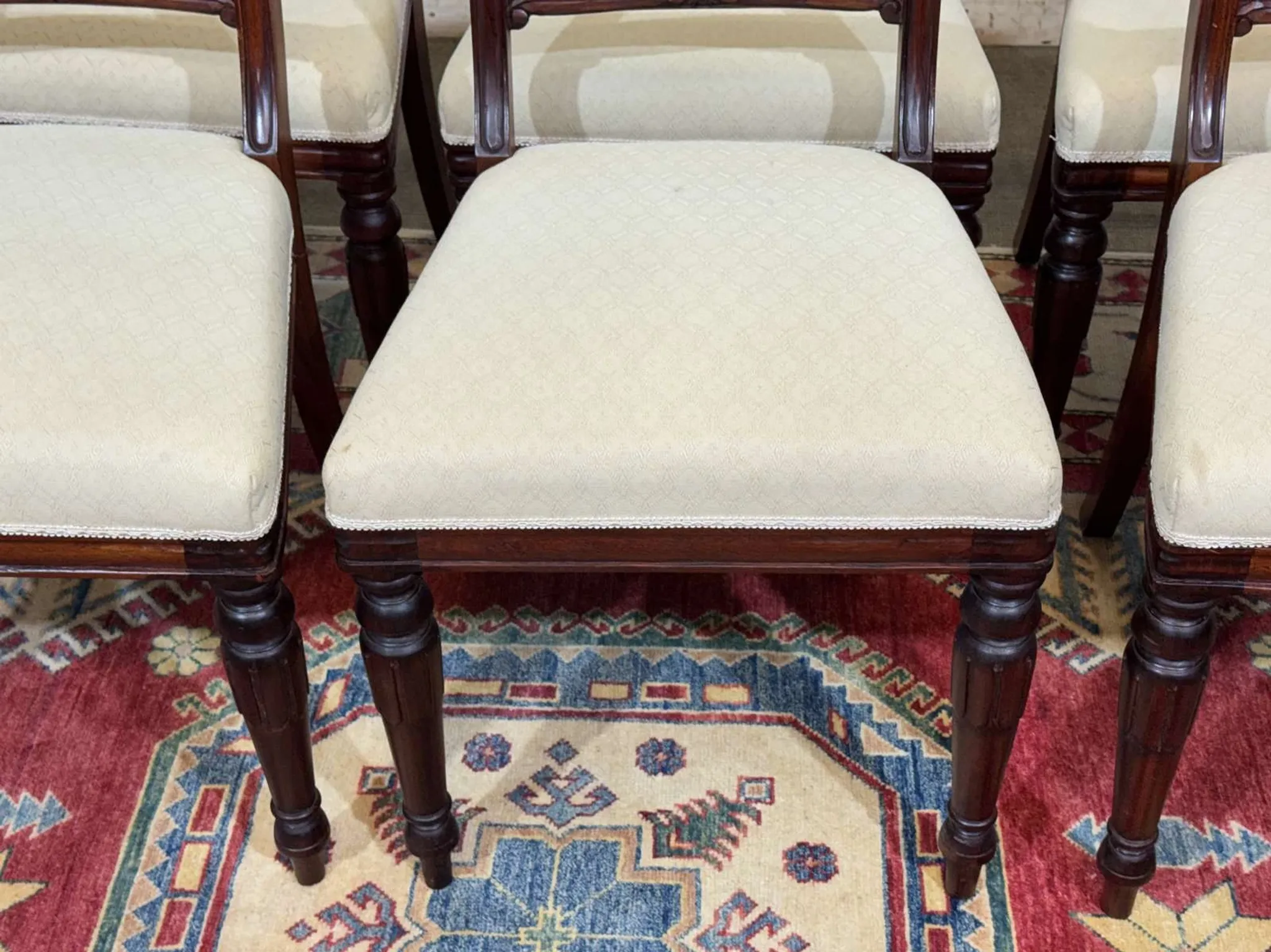 Set of 2 armchairs and 6 English mahogany chairs from the 1950s.