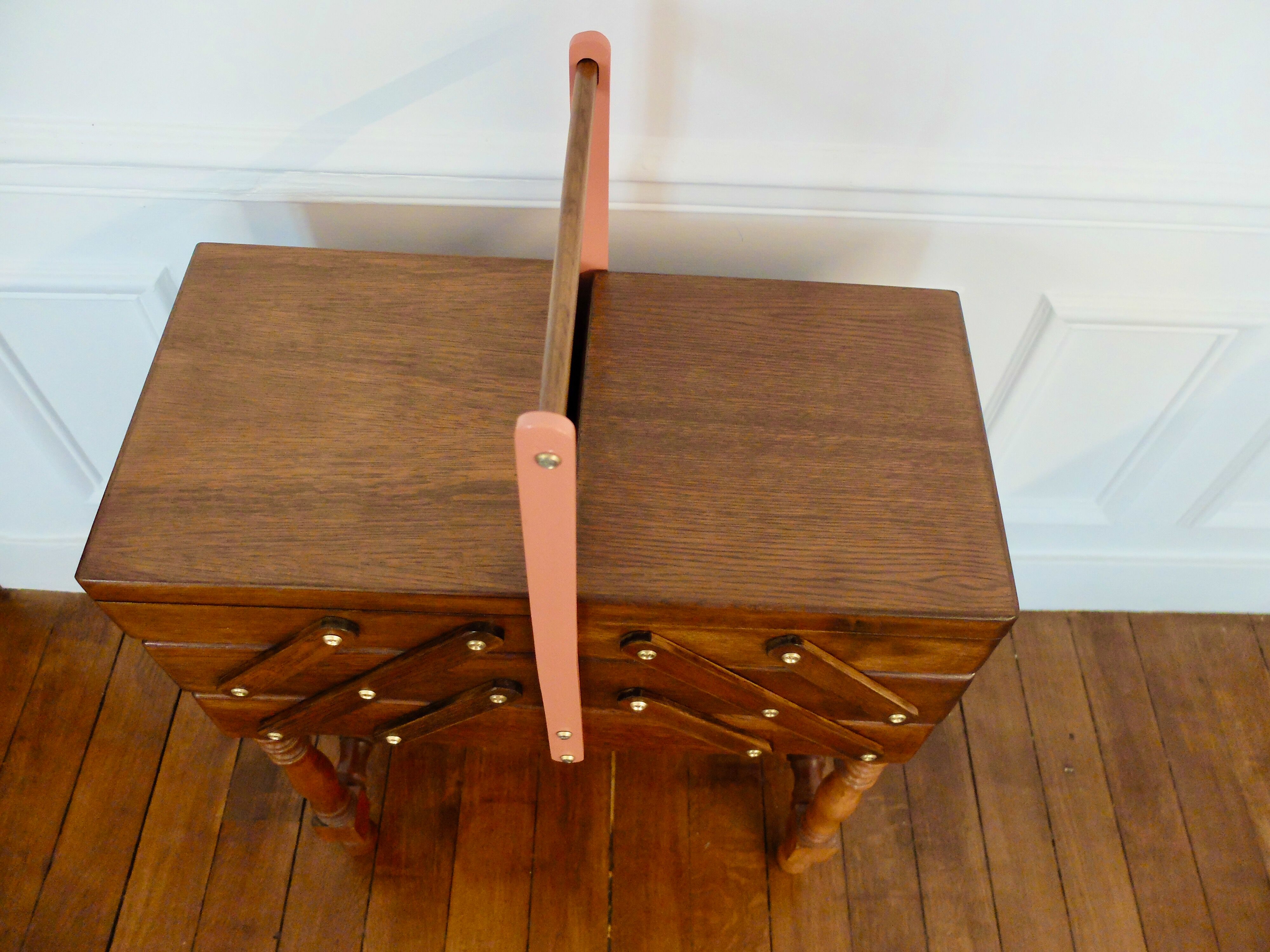 Vintage sewing bakset