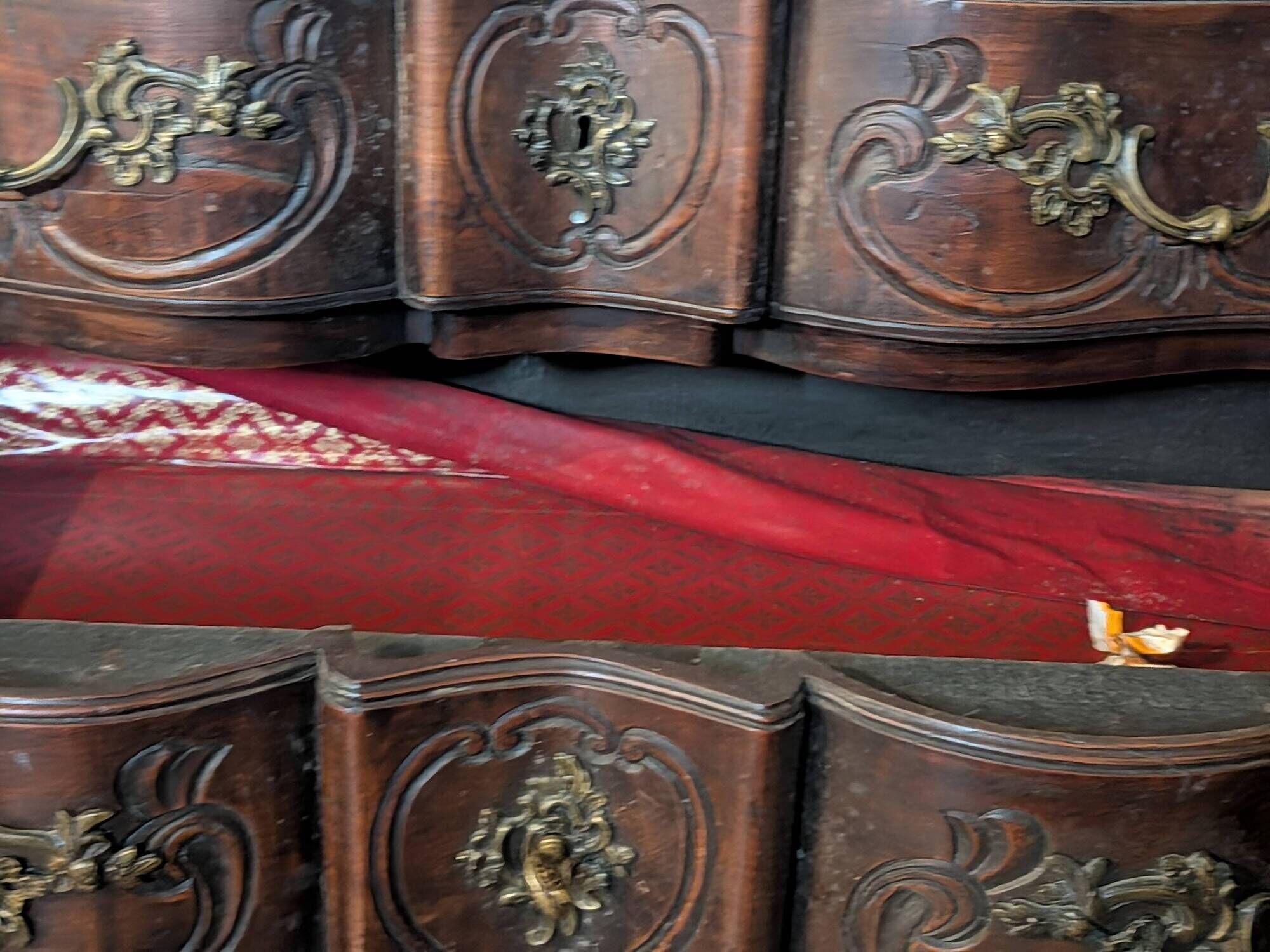 Antique louis xv style walnut chest of drawers – 3 drawers