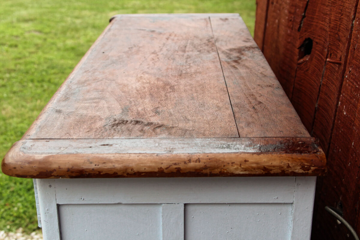 Blue Parisian buffet