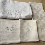 Set tablecloth and towels