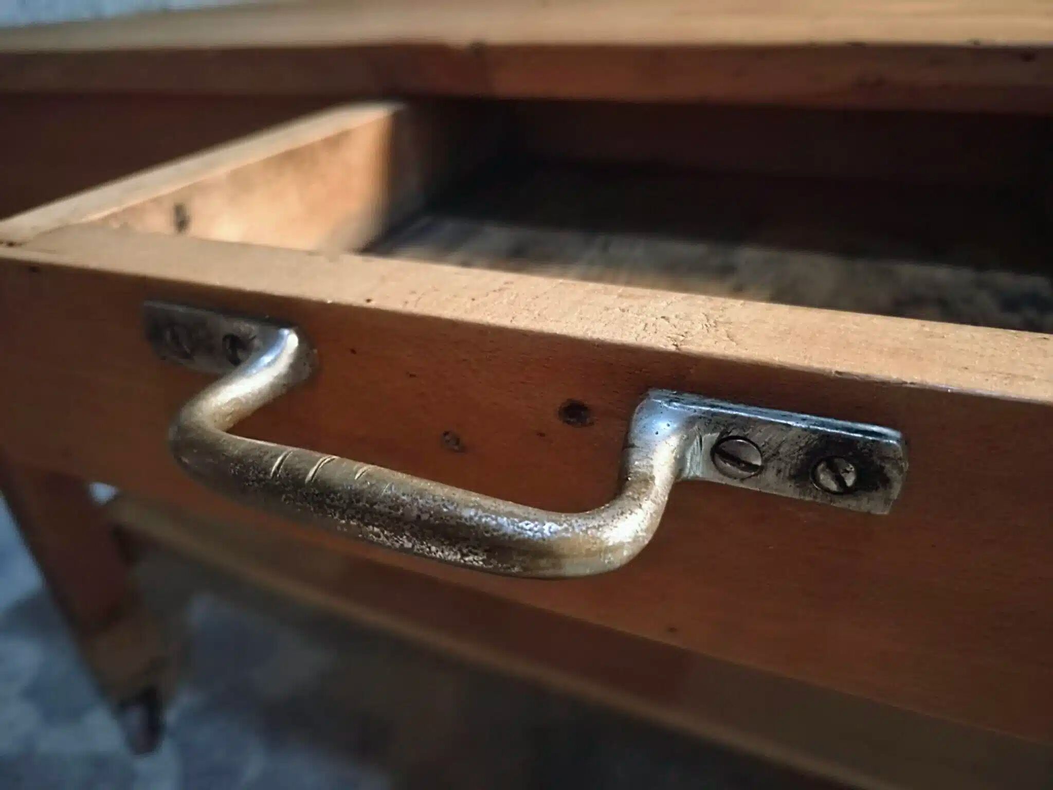 Îlot de cuisine ancien en bois de cerisier avec 3 tiroirs
