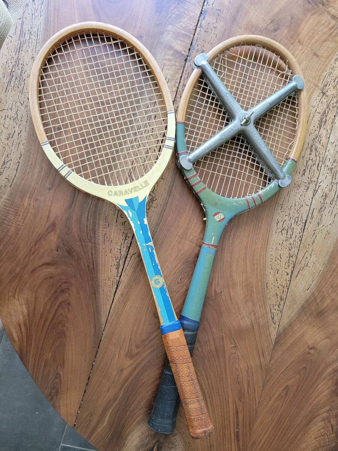 Paire d anciennes raquettes de tennis vers 1930