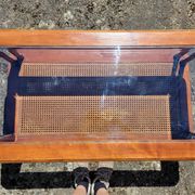 Table basse en merisier, verre et cannage