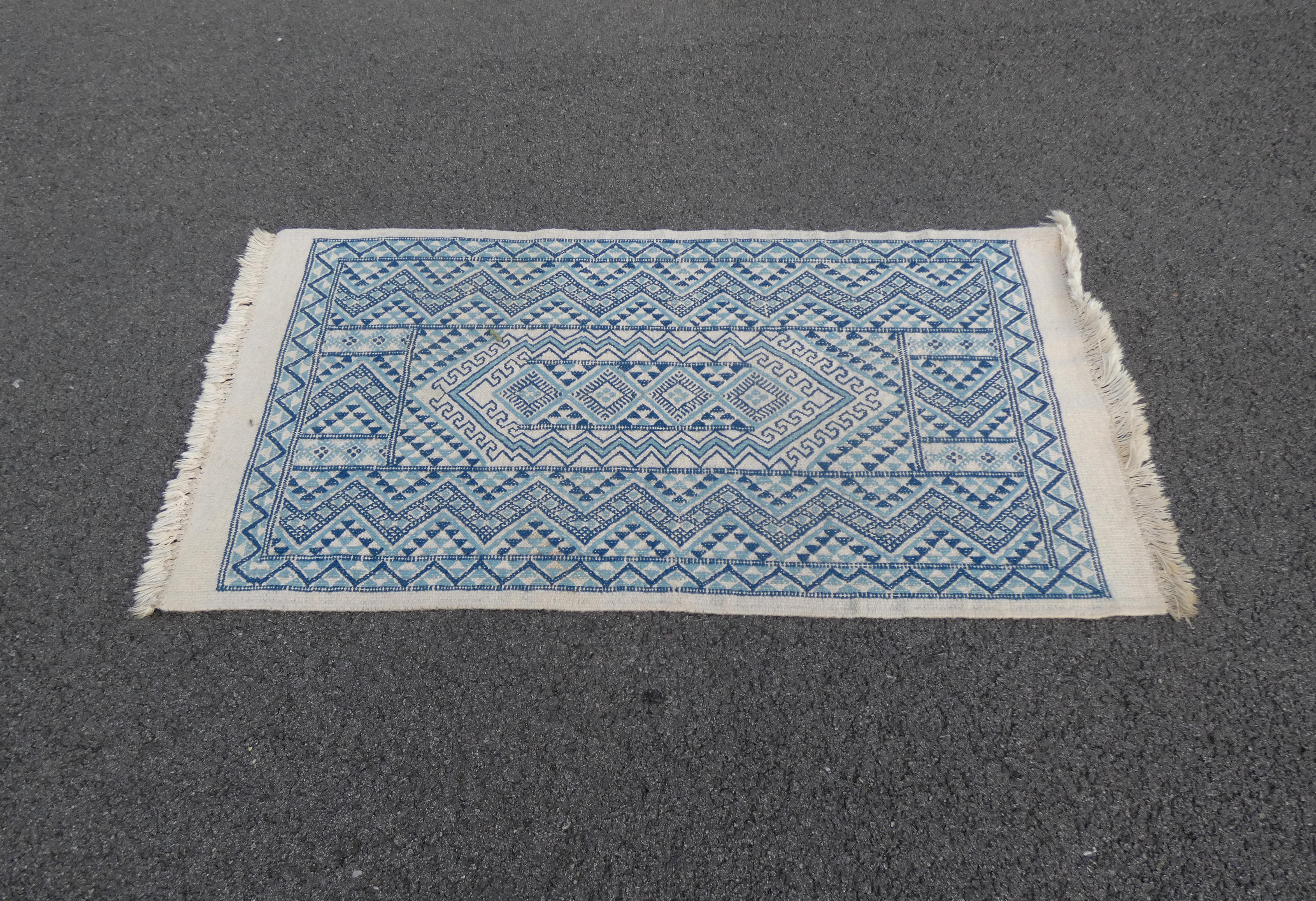 Oriental carpet 138 cm x 70 cm