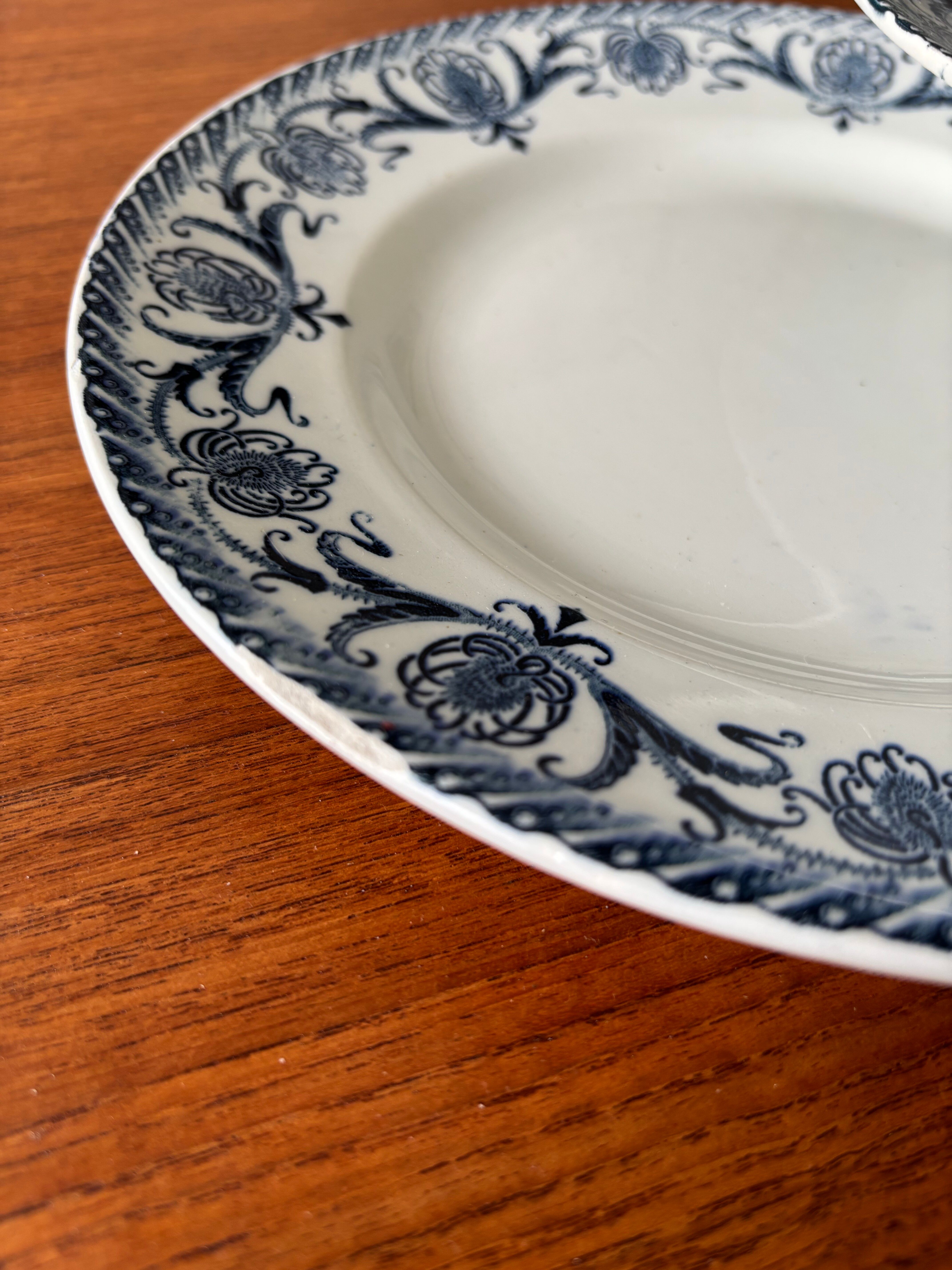 Set of 6 antique flat plates Moulin des Loups model Cardère |