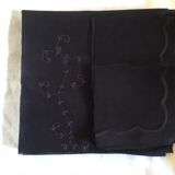 Black nape and towels in organdi