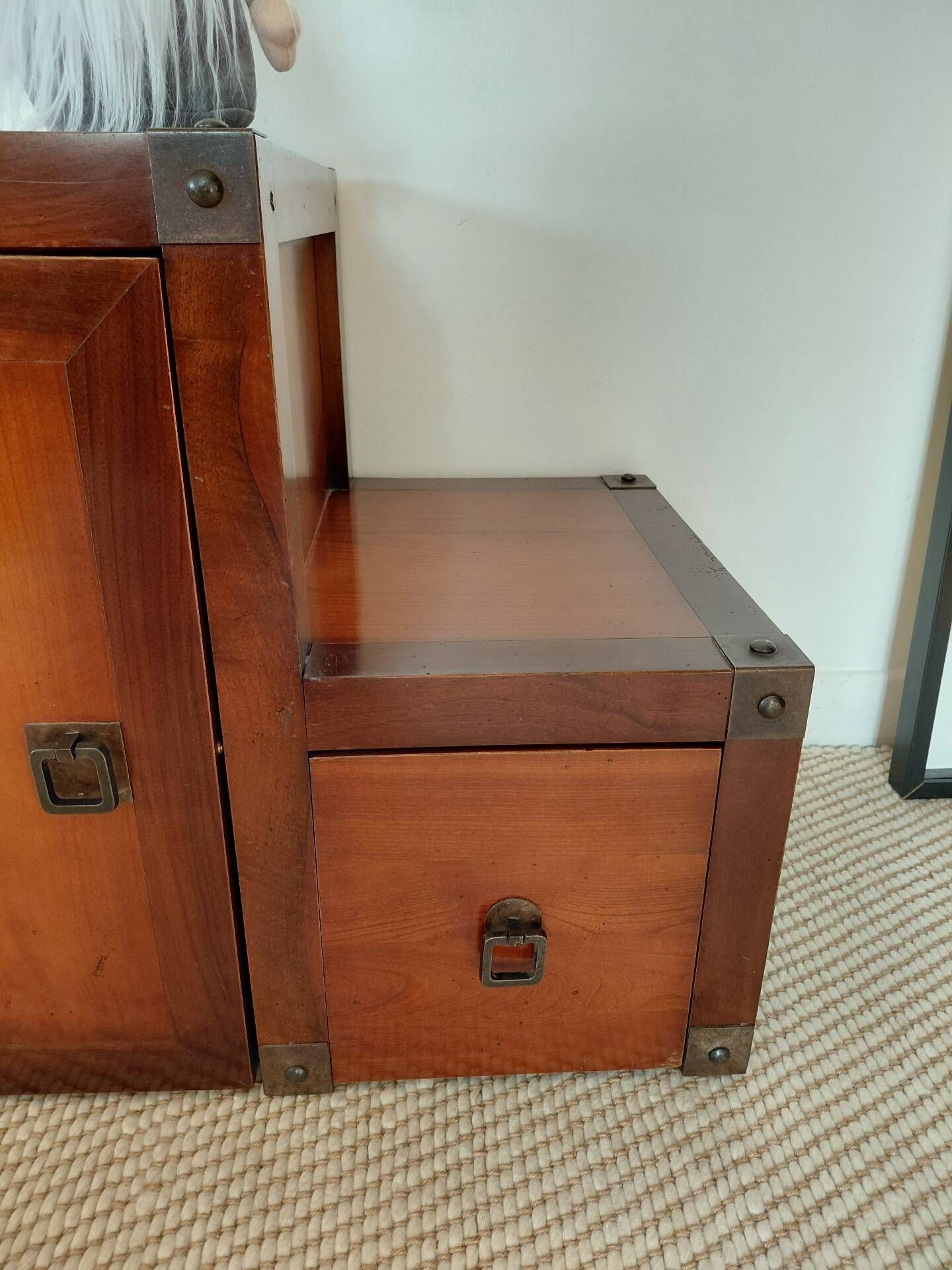 Step ladder side table in cherry wood and brass - Roche Bobois