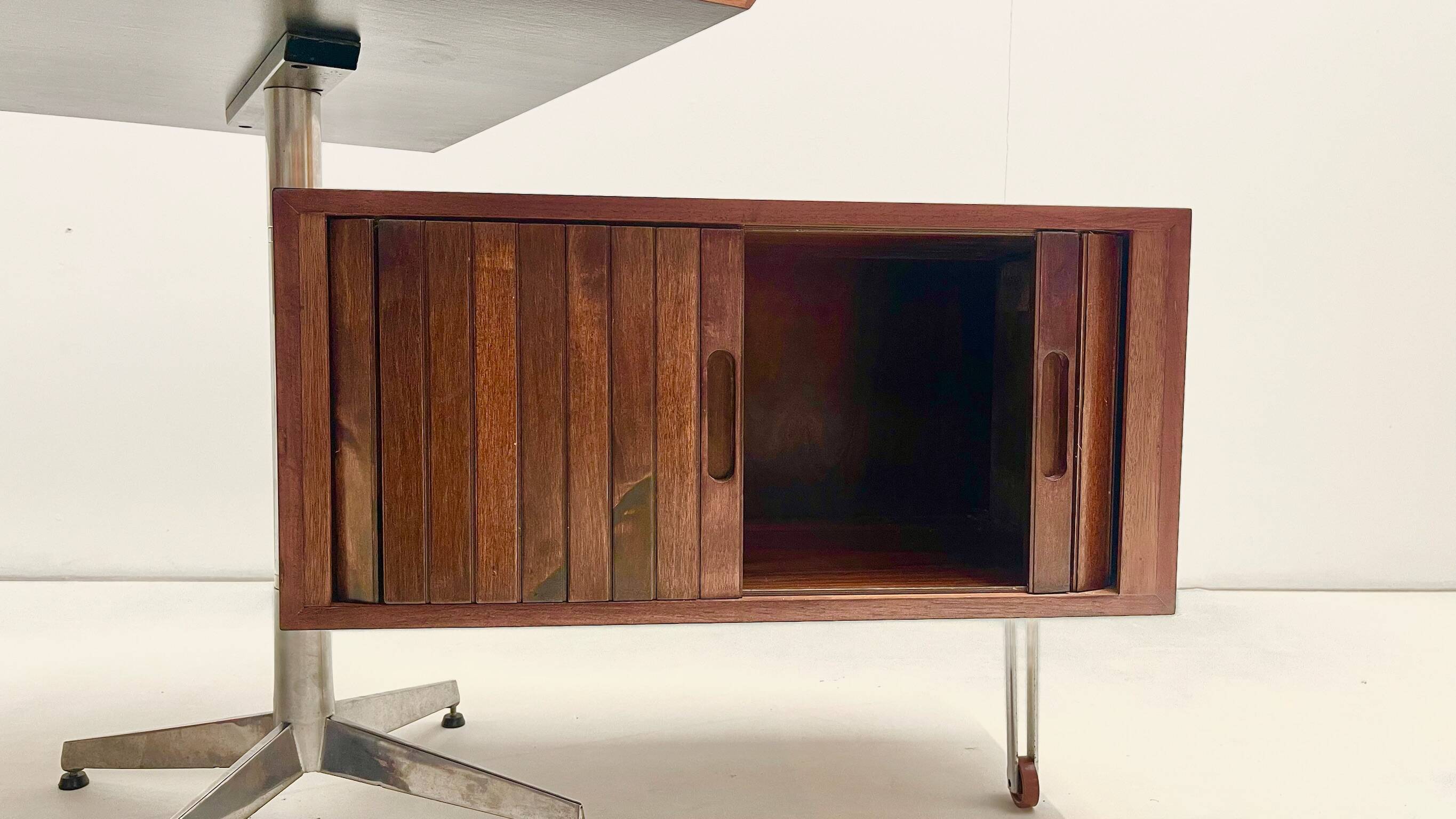 Early commissionned variant of a 'T95' Desk