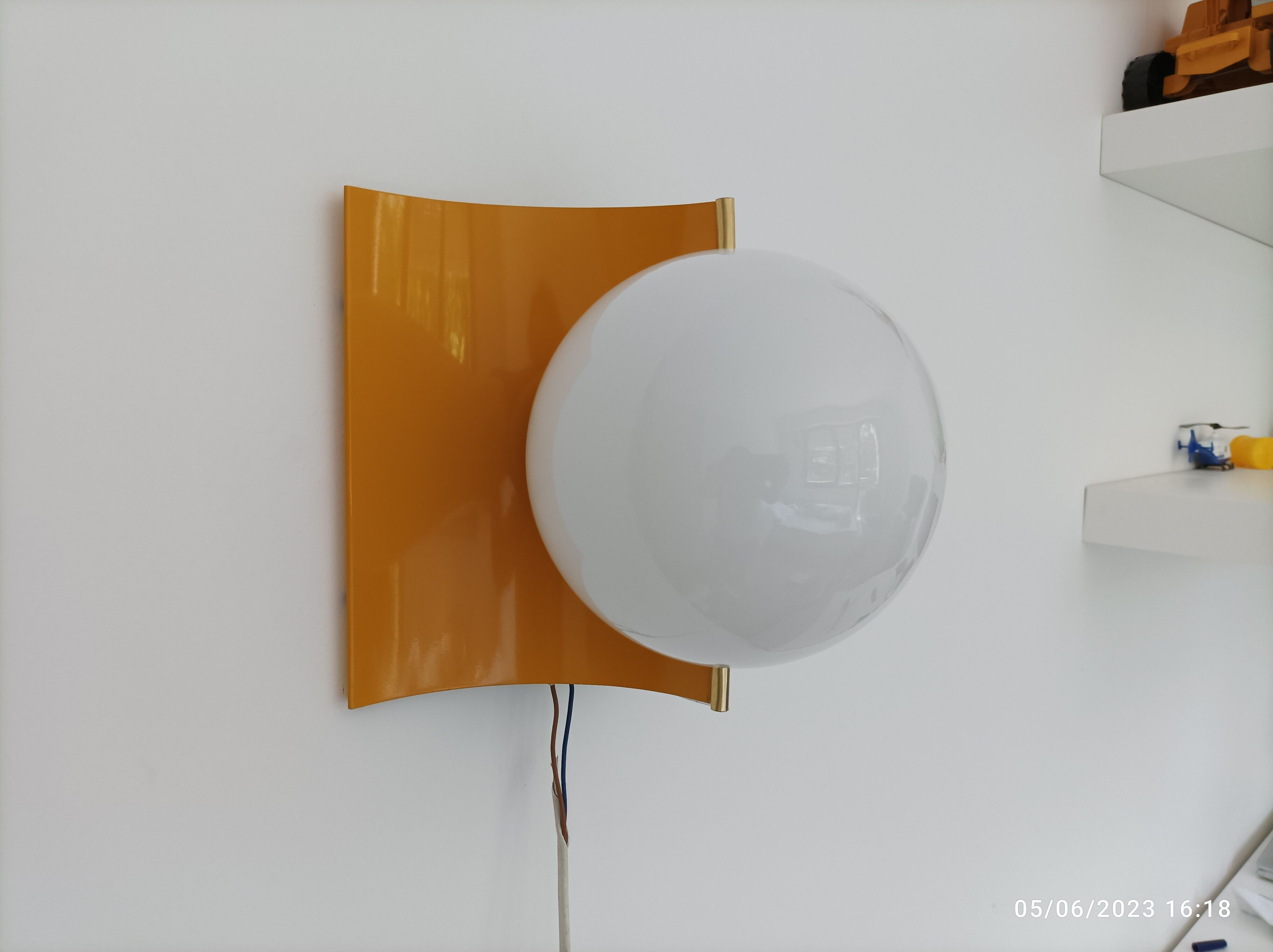 Duo vintage wall lamps