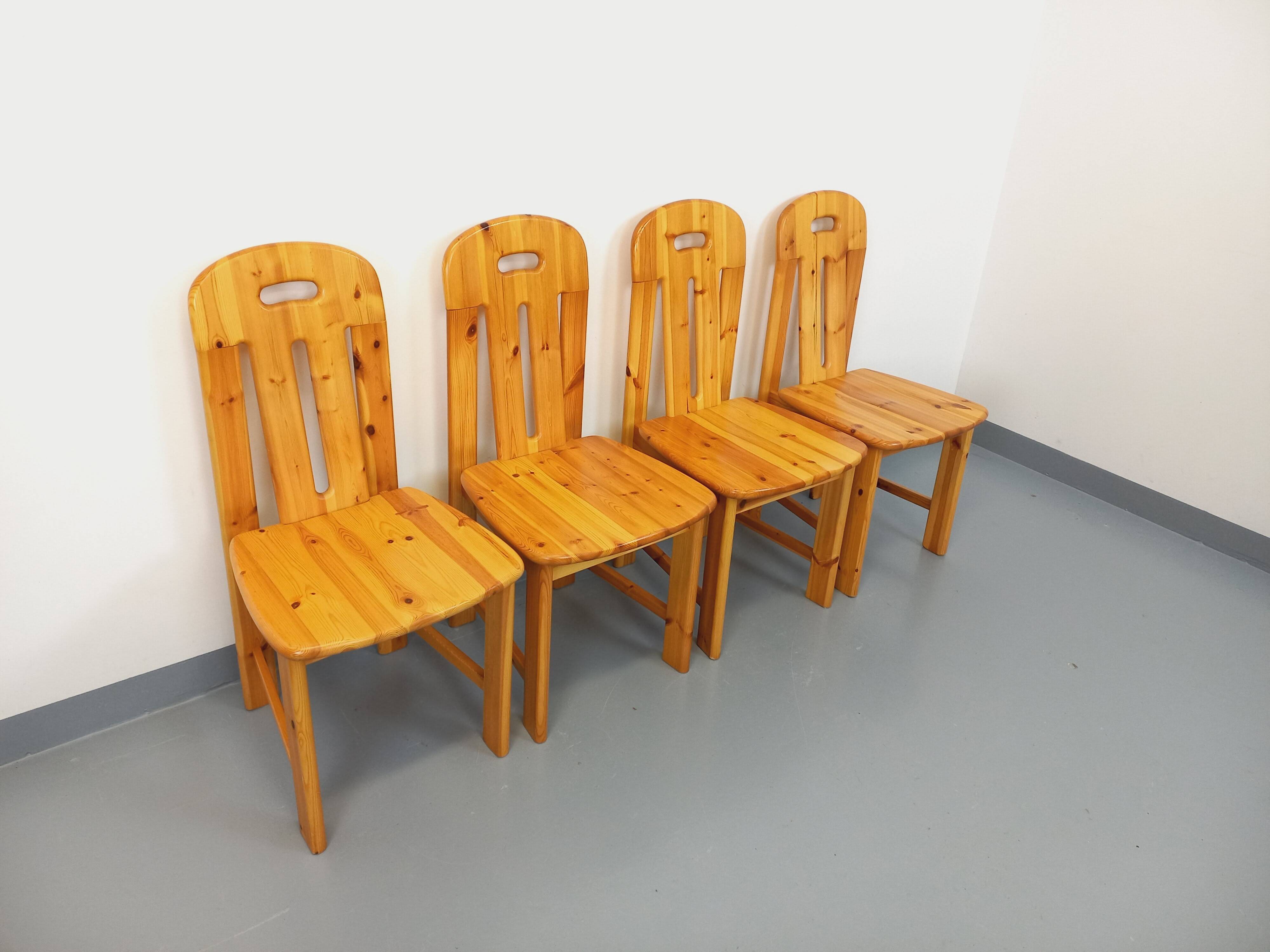 Set of 4 vintage pine chairs from the 70s and 80s