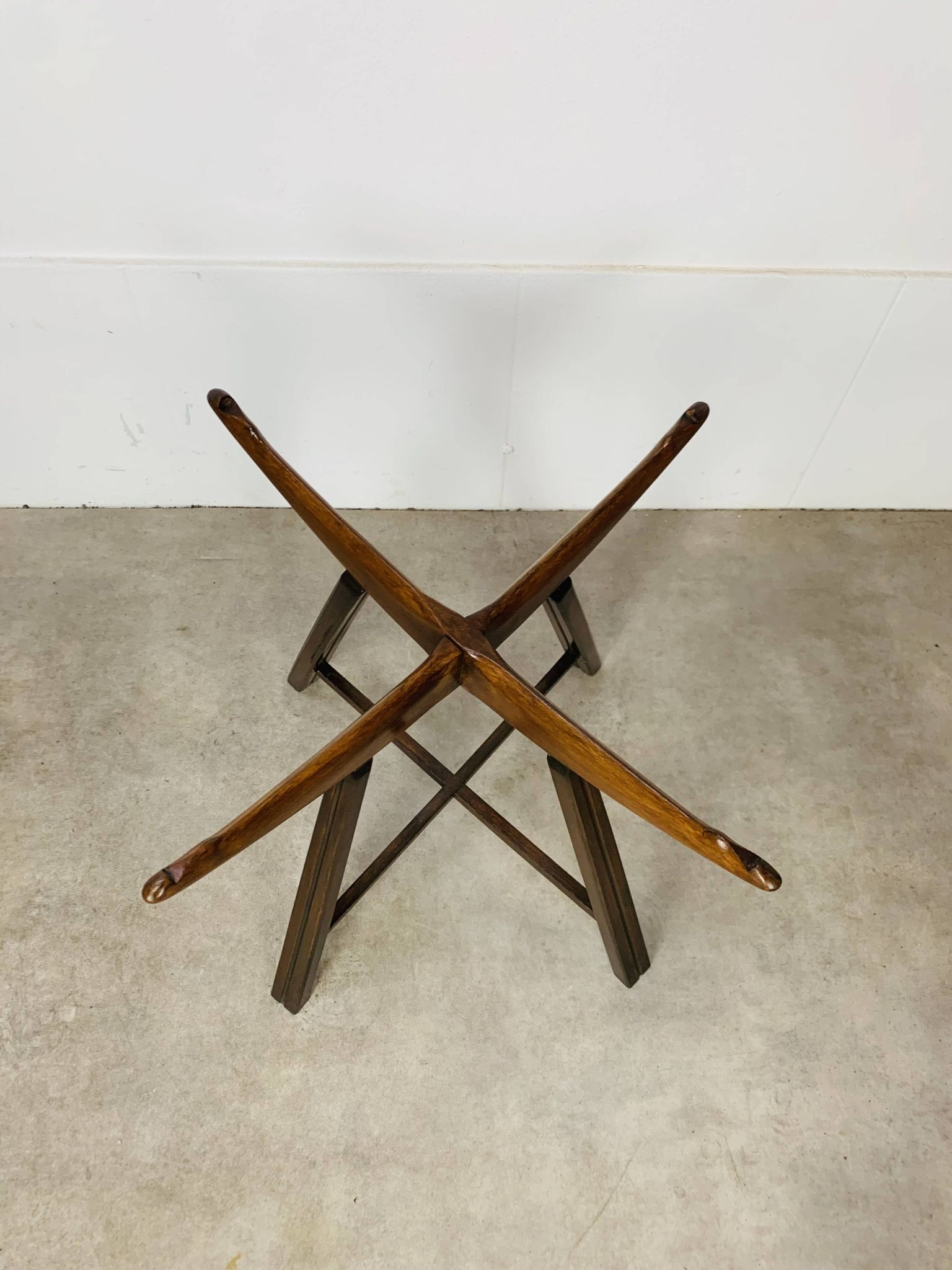 Table d’appoint en bois et verre, Italie, années 60, guéridon
